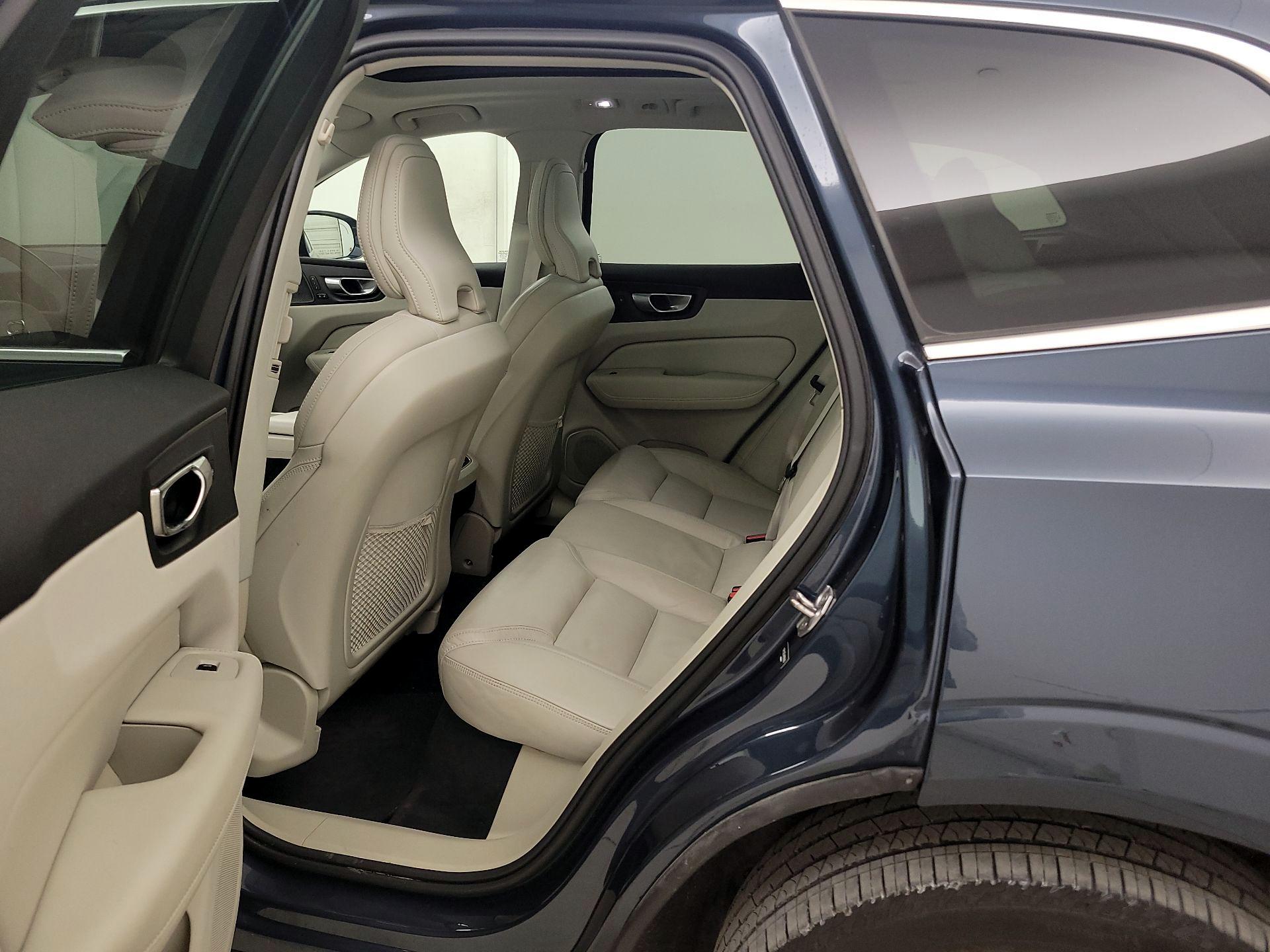 Thumbnail: 2022 Volvo XC60 - 20