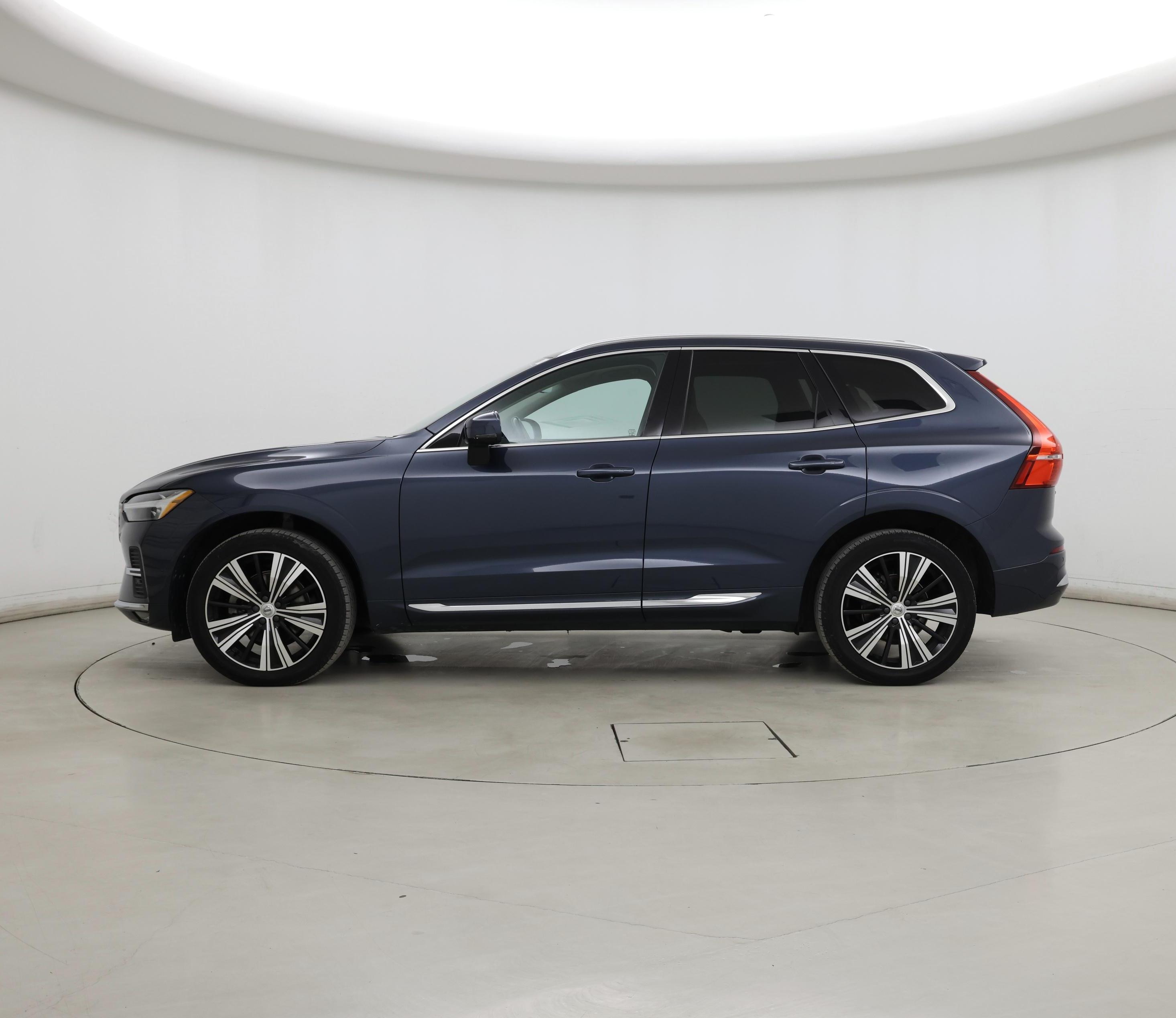 Thumbnail: 2022 Volvo XC60 - 3