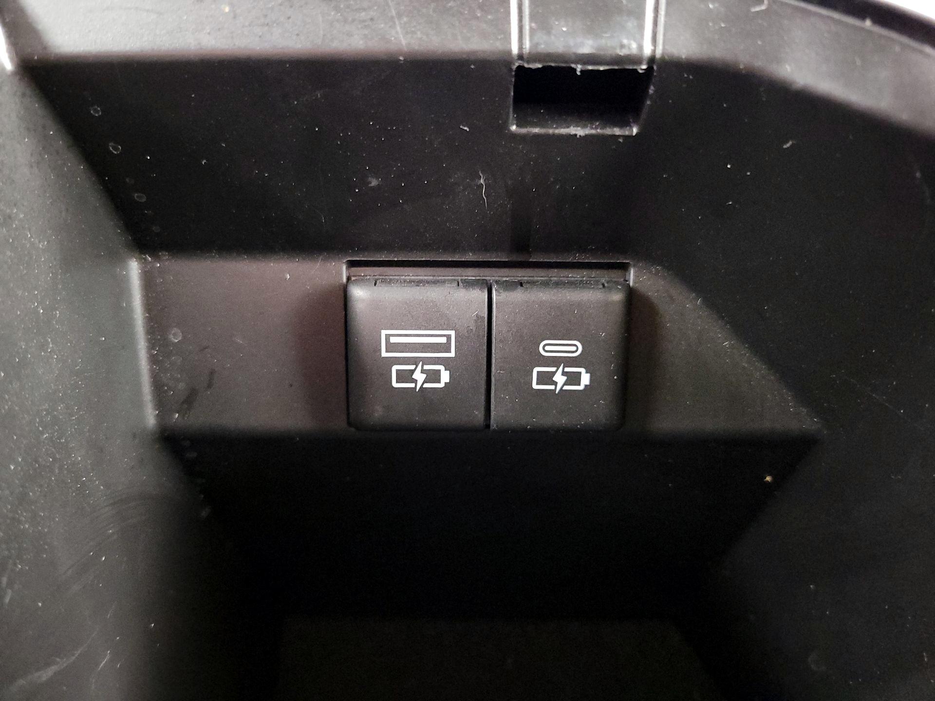 Thumbnail: 2021 Toyota Camry - 18