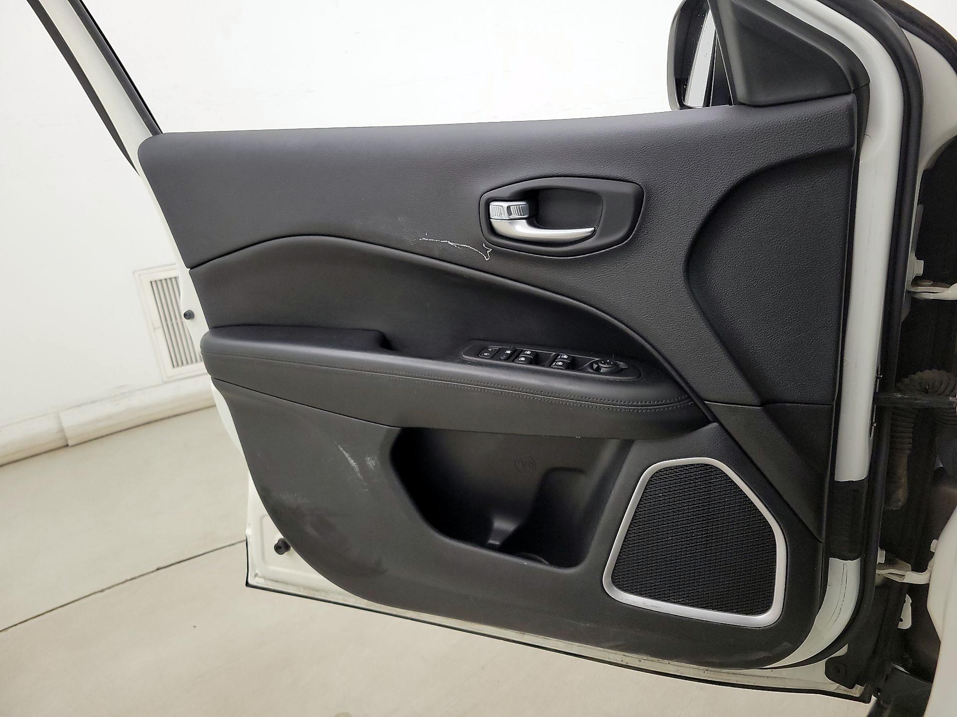 Thumbnail: 2018 Jeep Compass - 12