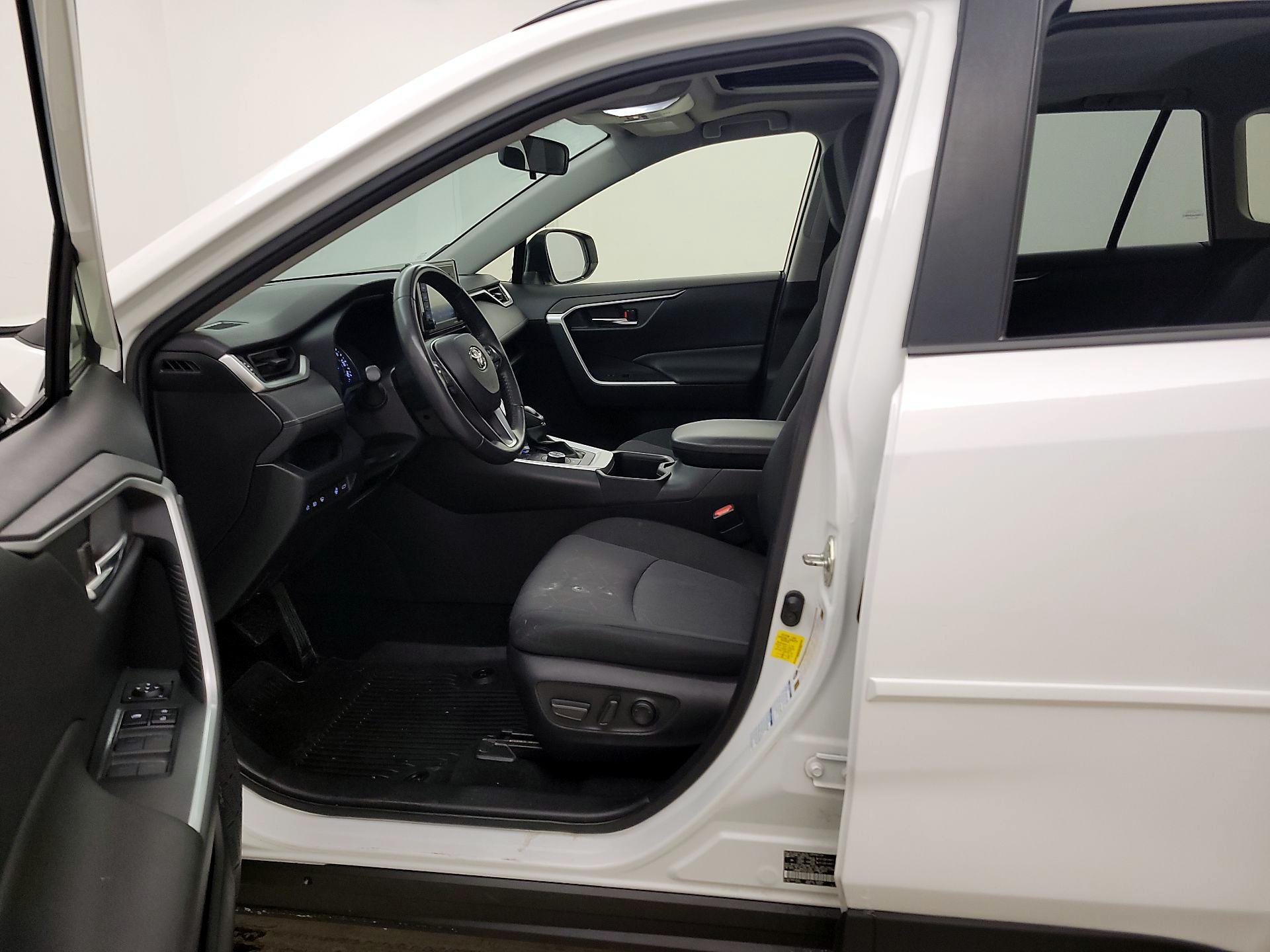 Thumbnail: 2022 Toyota RAV4 - 11