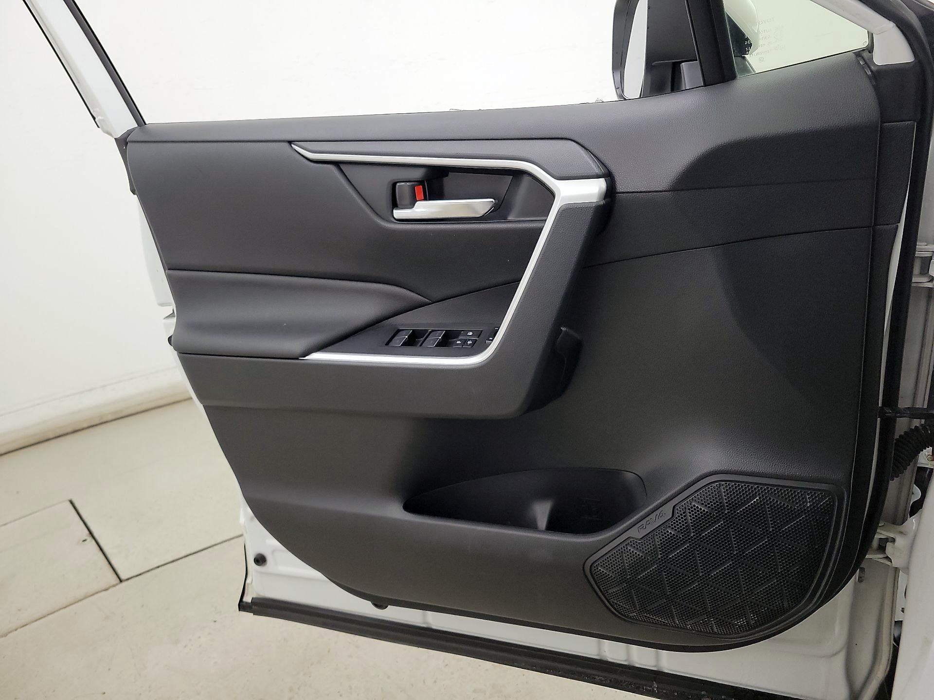 Thumbnail: 2022 Toyota RAV4 - 12