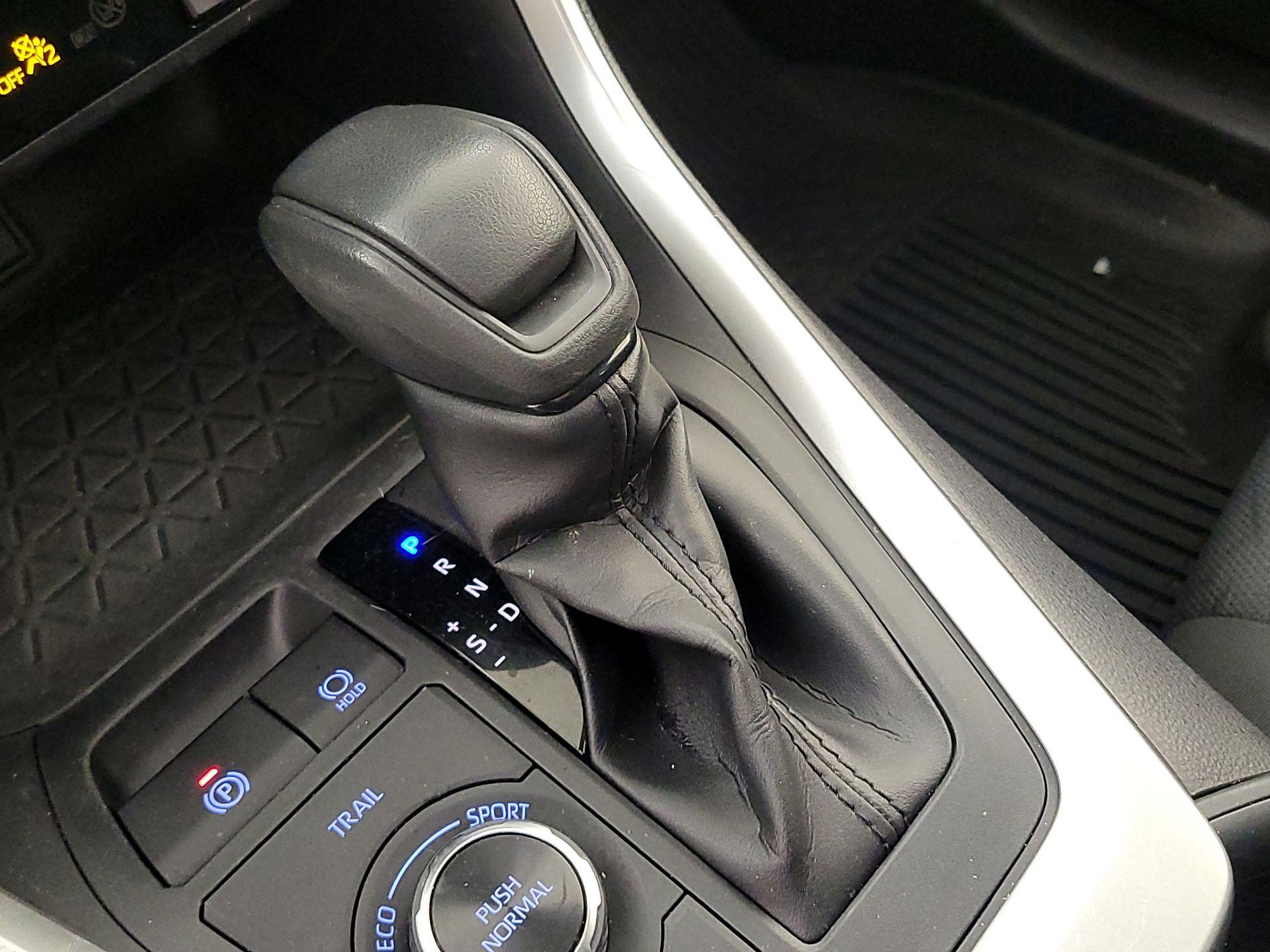 Thumbnail: 2022 Toyota RAV4 - 17