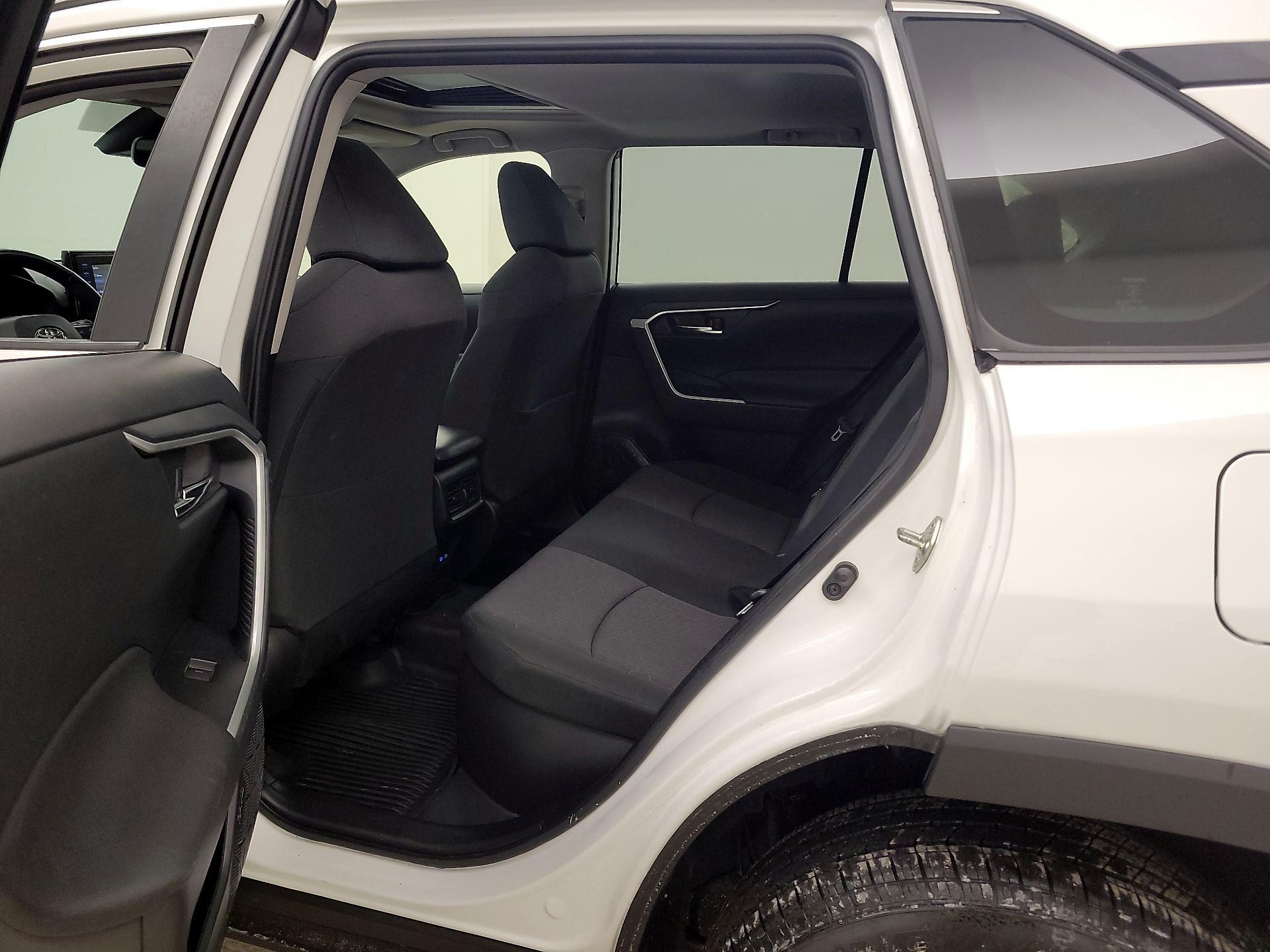 Thumbnail: 2022 Toyota RAV4 - 20