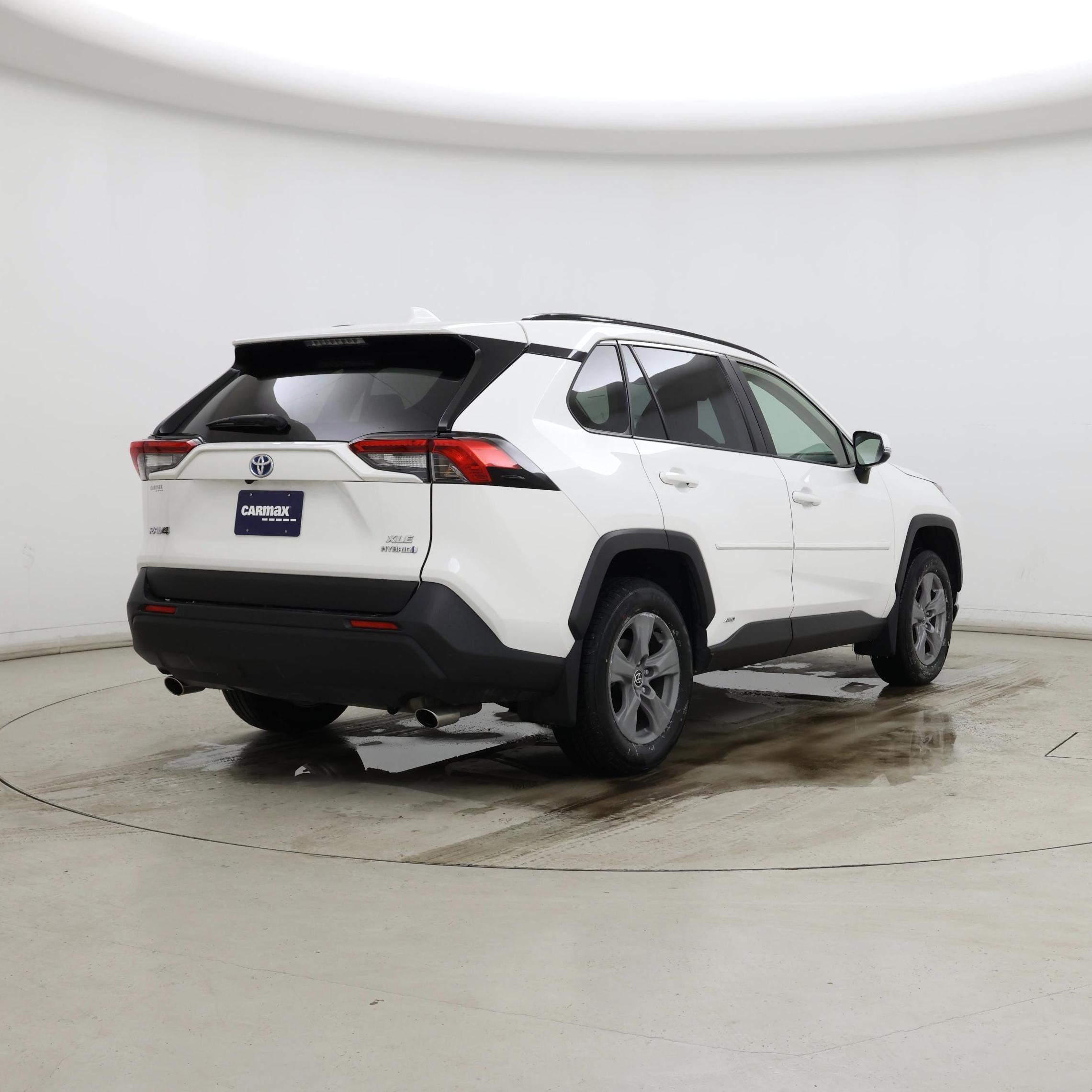 Thumbnail: 2022 Toyota RAV4 - 8