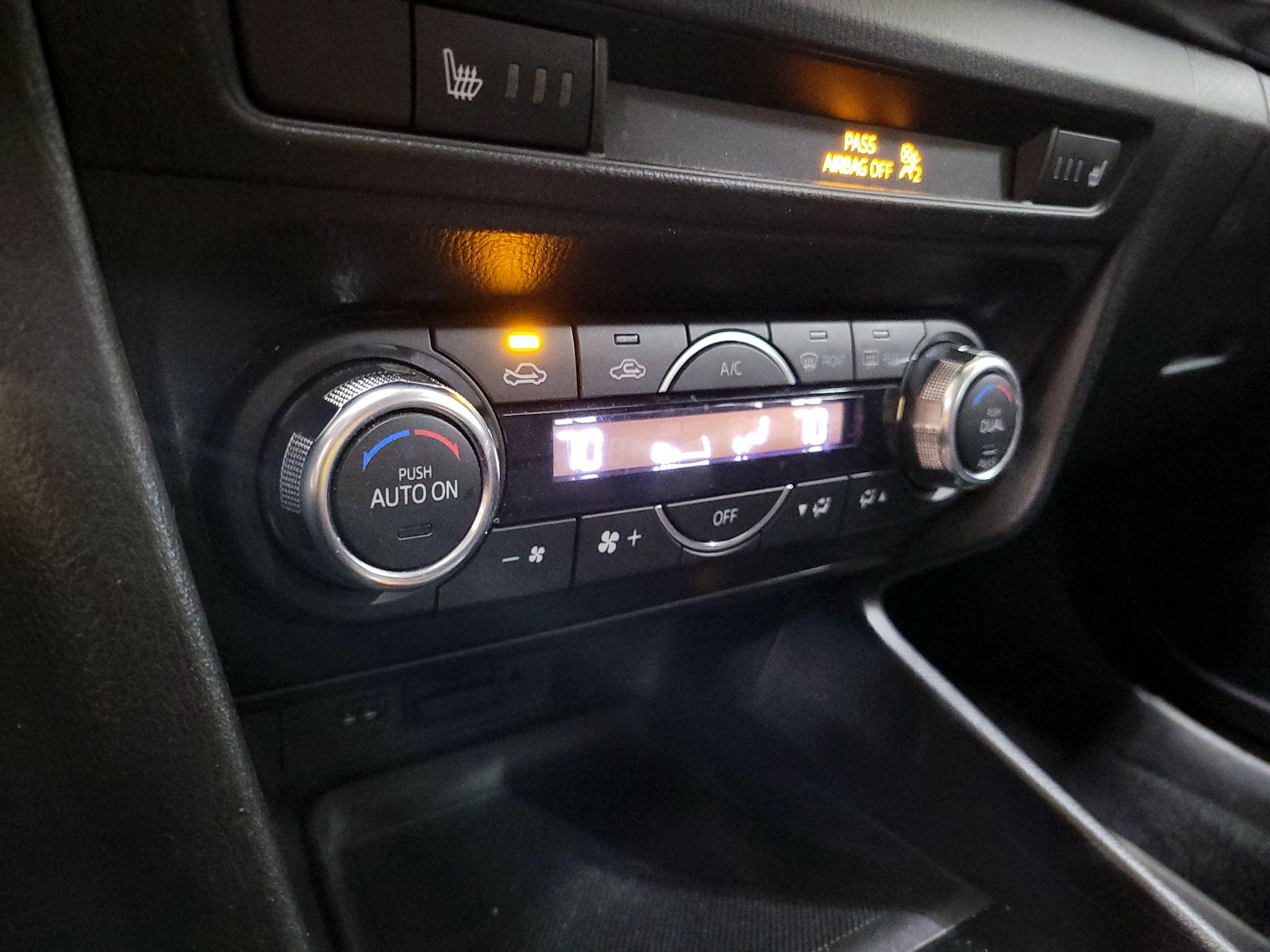 Thumbnail: 2017 Mazda Mazda3 - 15