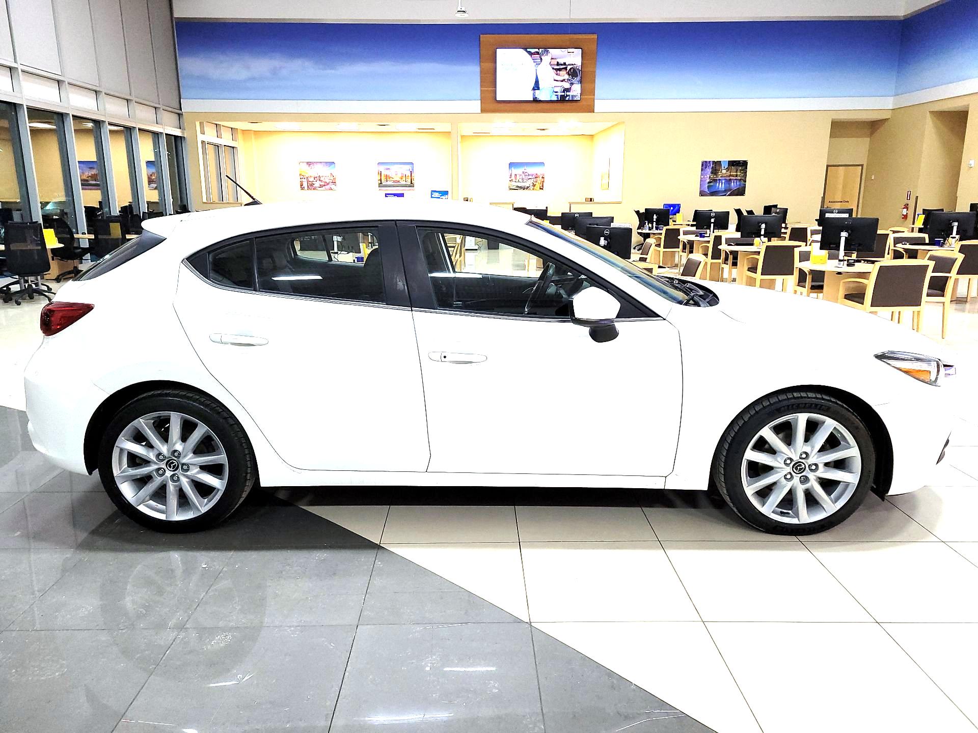 Thumbnail: 2017 Mazda Mazda3 - 4