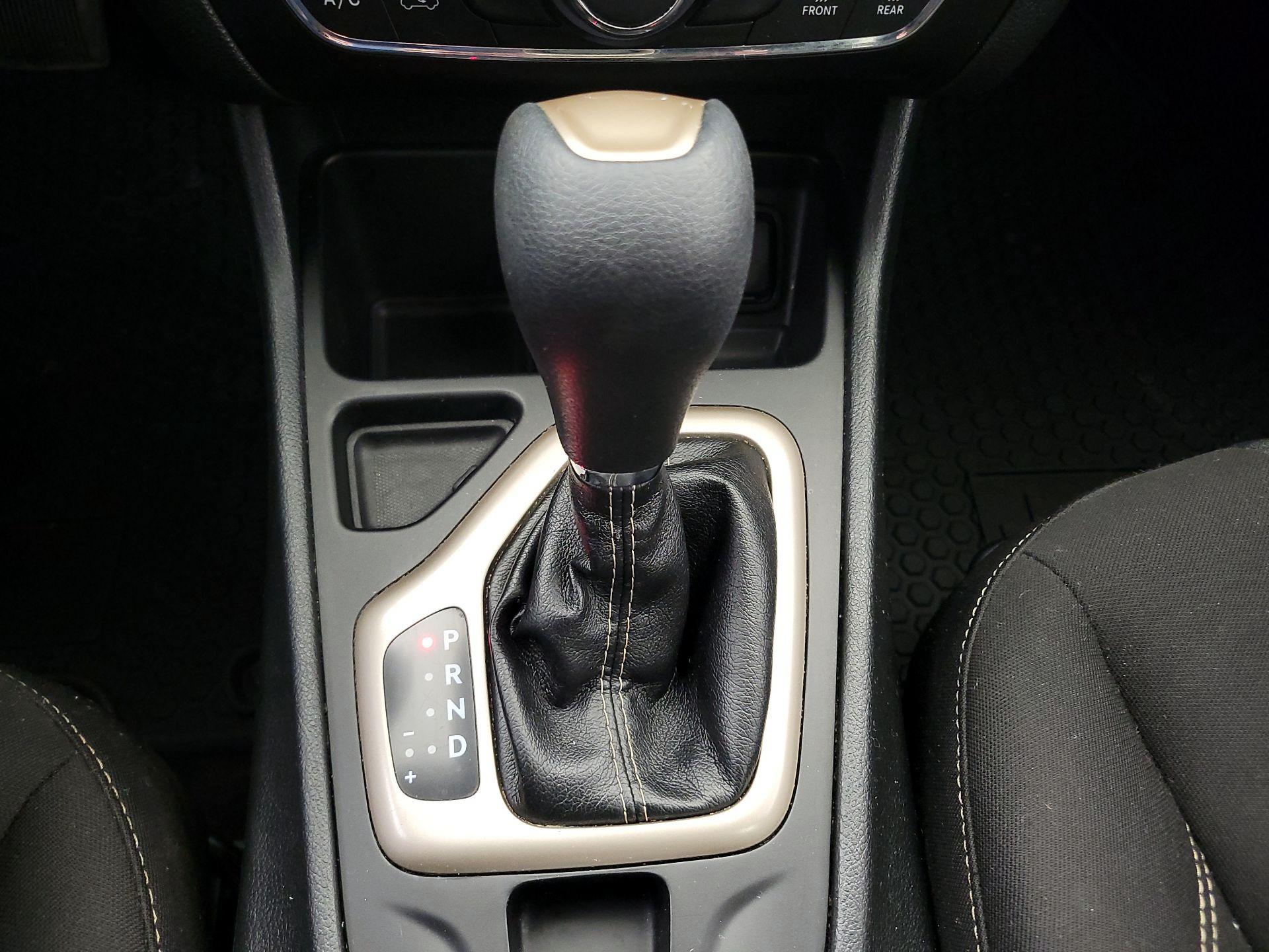 Thumbnail: 2018 Jeep Cherokee - 17