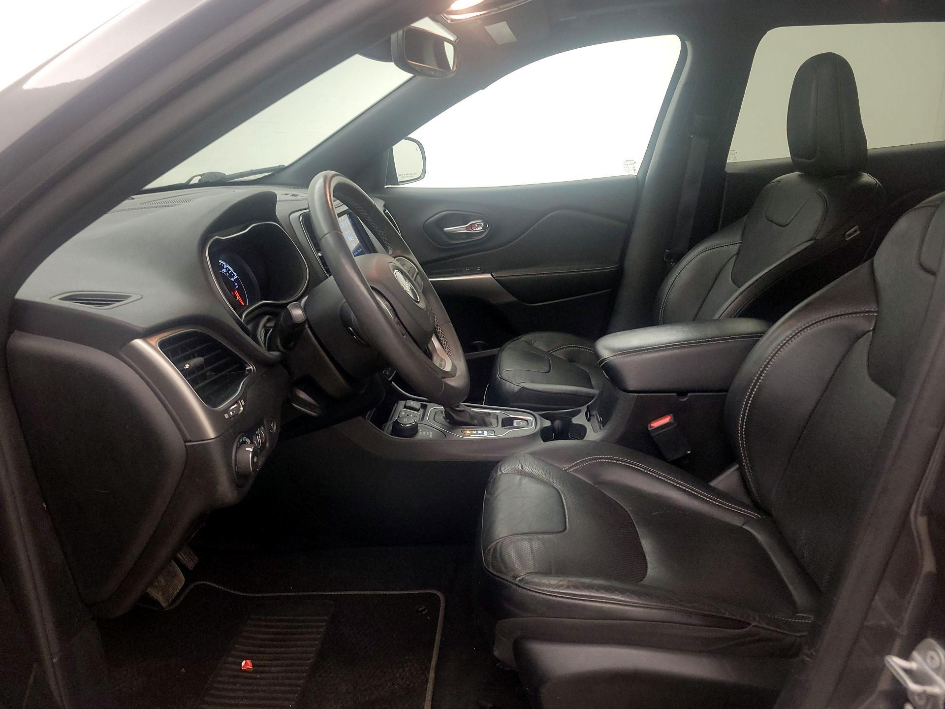 Thumbnail: 2021 Jeep Cherokee - 11