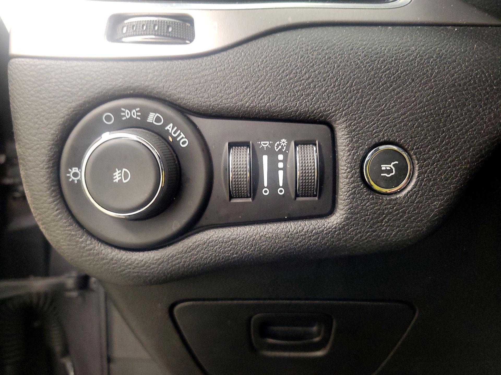 Thumbnail: 2021 Jeep Cherokee - 13