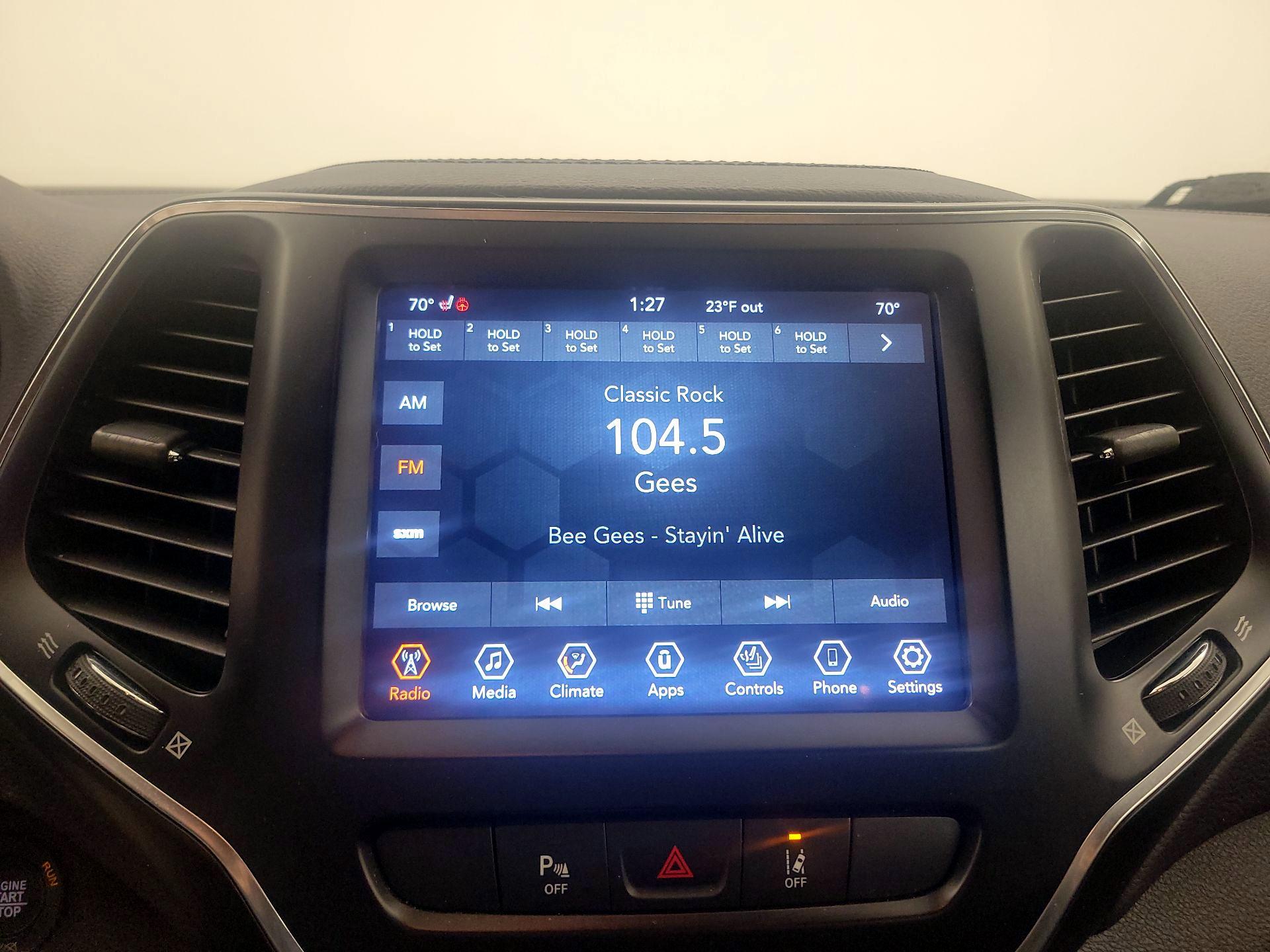 Thumbnail: 2021 Jeep Cherokee - 15