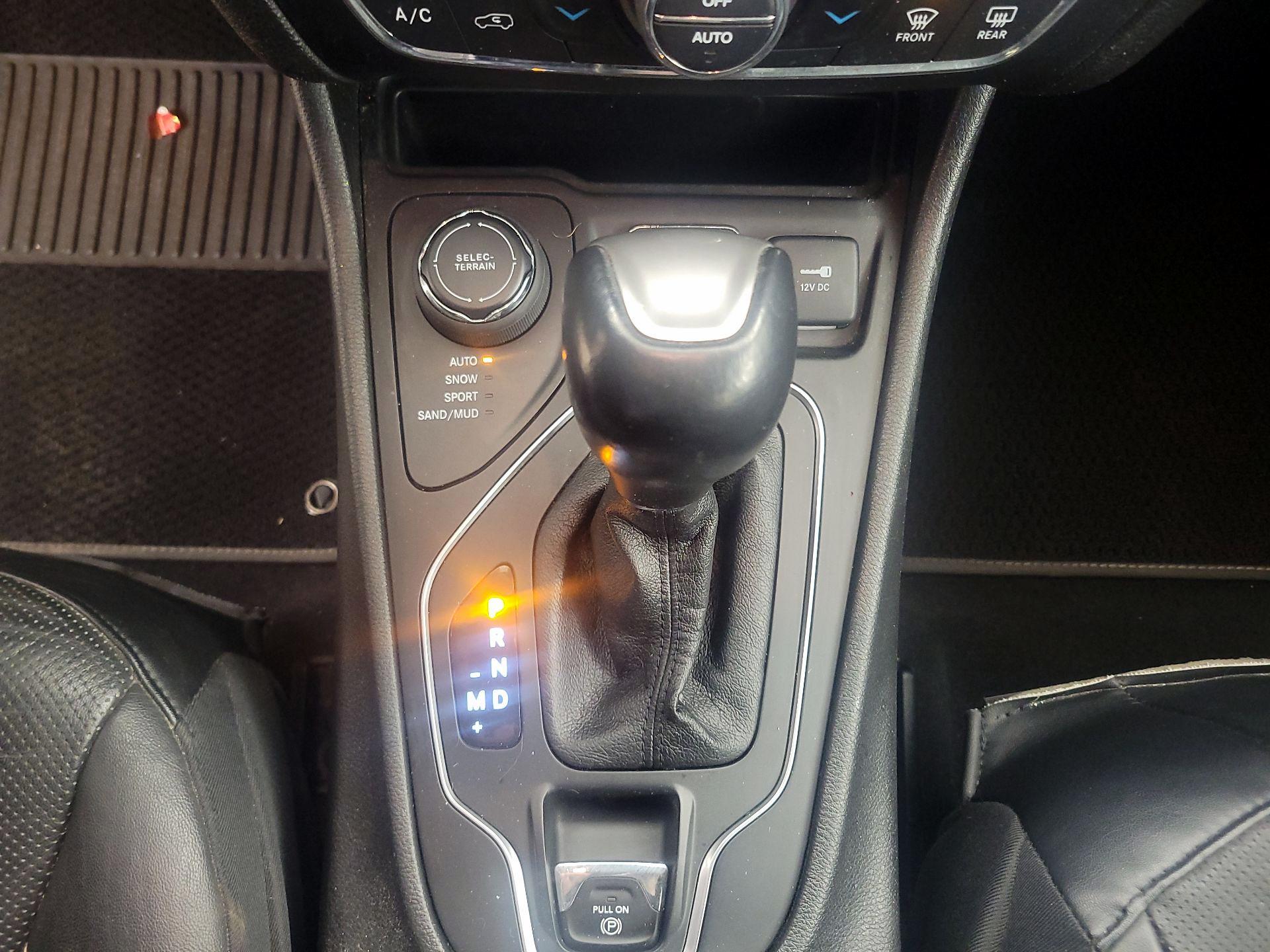 Thumbnail: 2021 Jeep Cherokee - 17