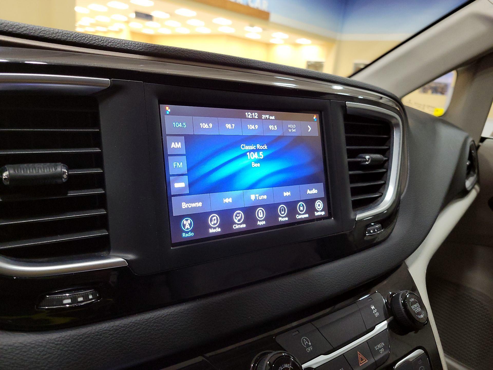 Thumbnail: 2021 Chrysler Voyager - 13