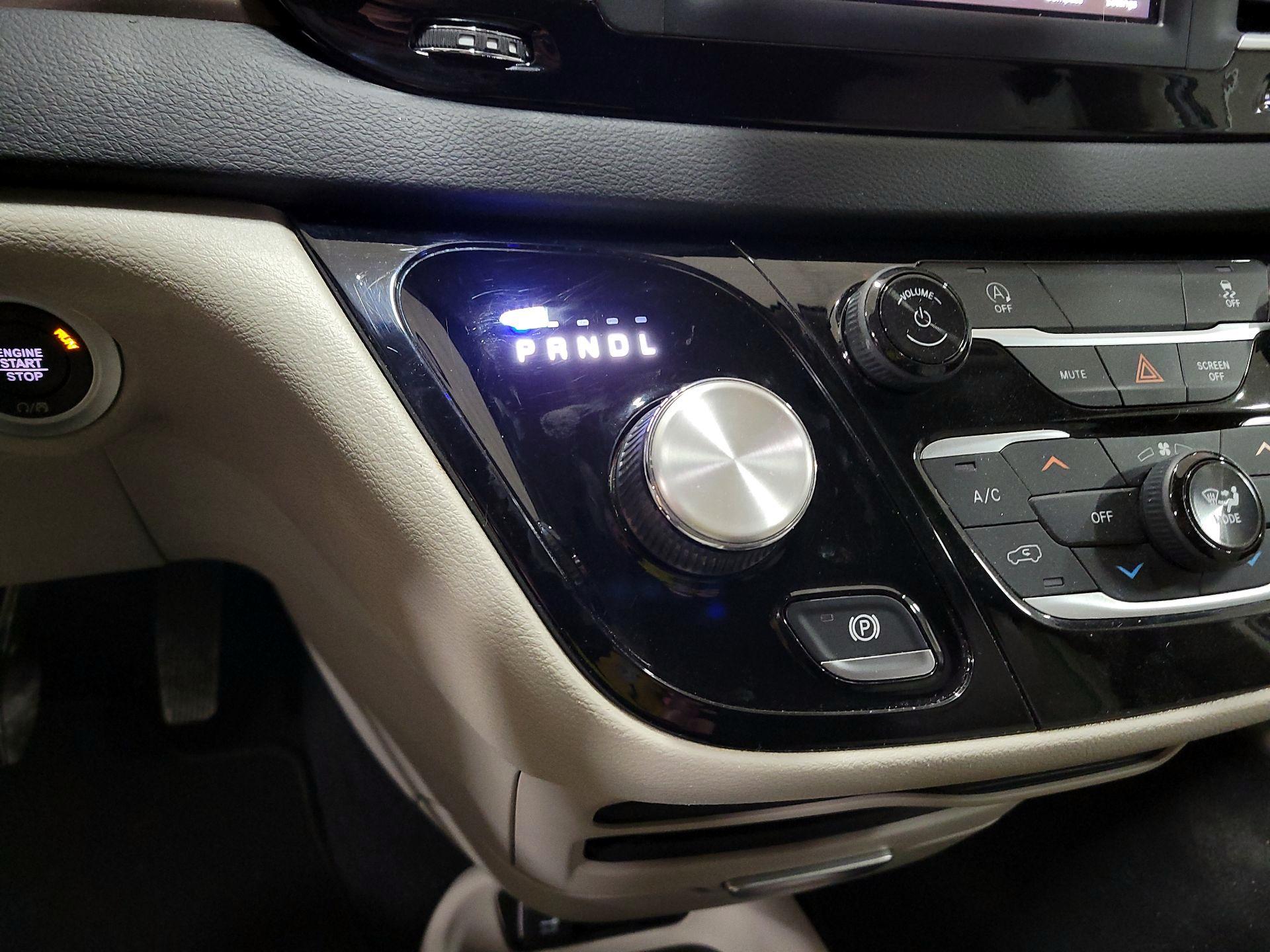 Thumbnail: 2021 Chrysler Voyager - 15