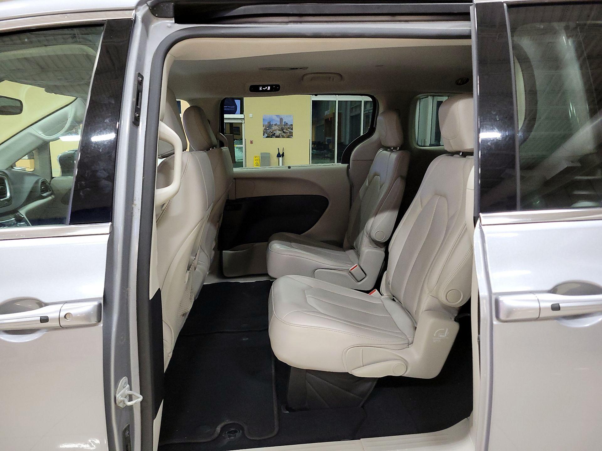 Thumbnail: 2021 Chrysler Voyager - 17