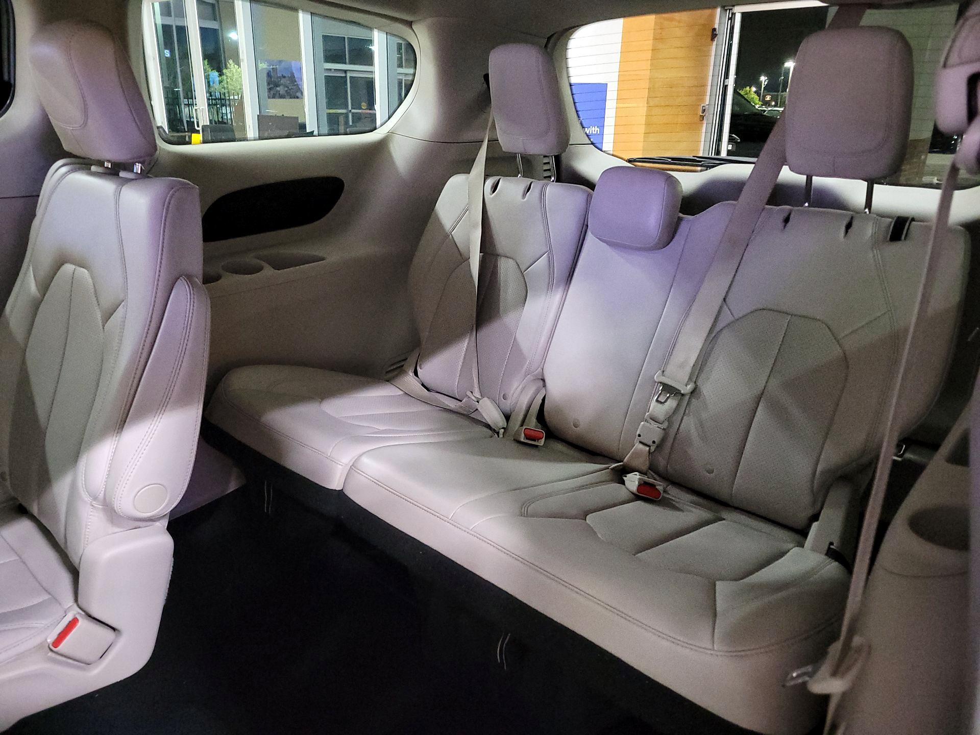 Thumbnail: 2021 Chrysler Voyager - 18