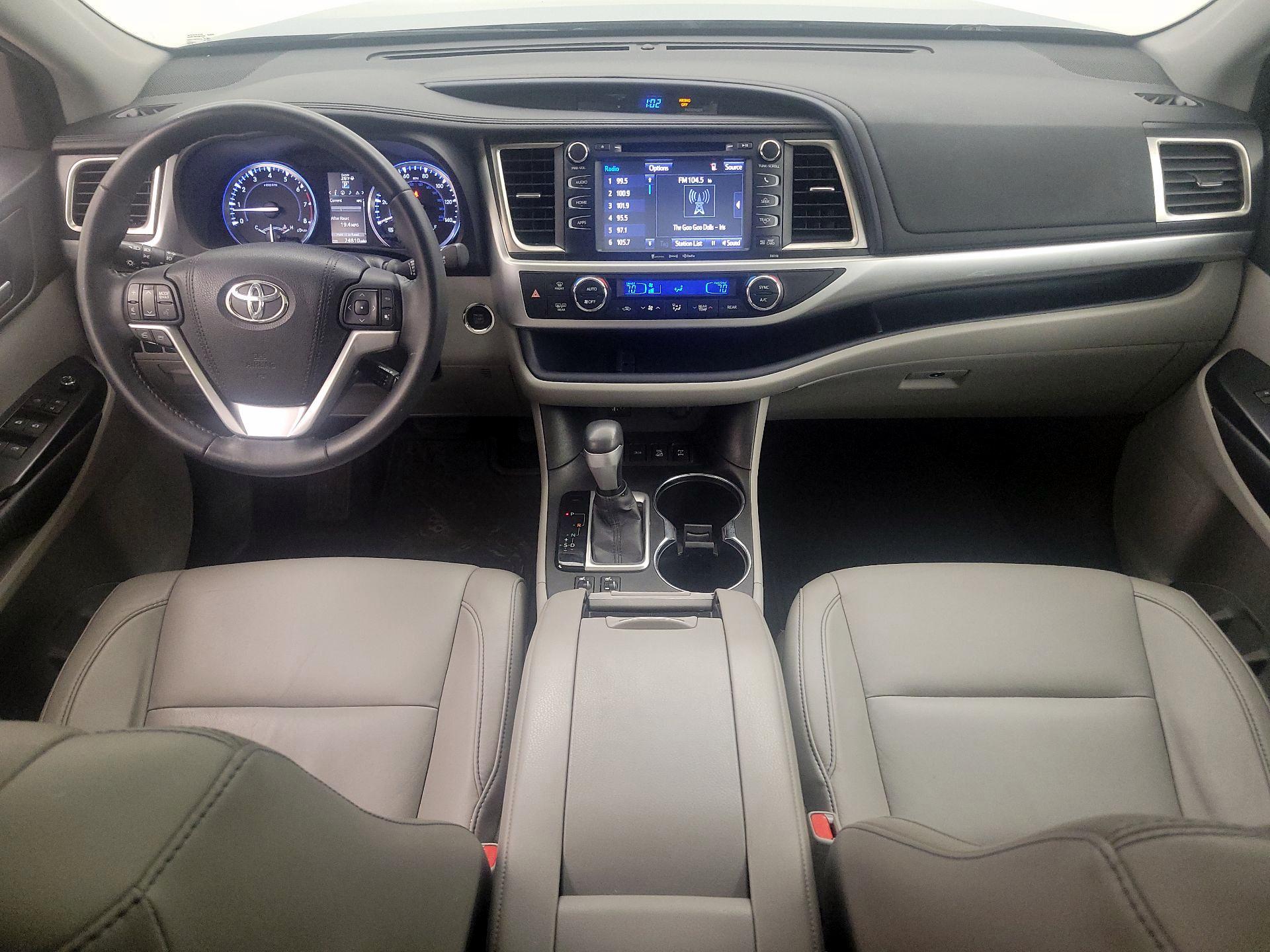 Thumbnail: 2016 Toyota Highlander - 9