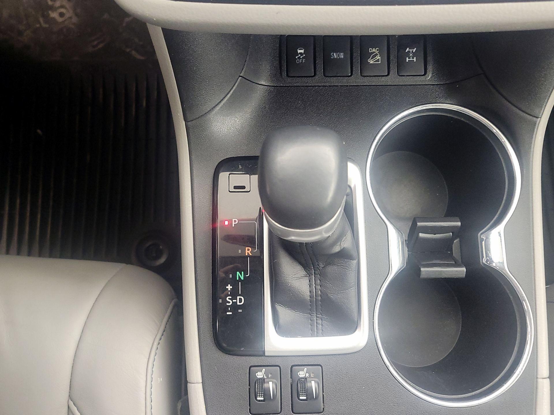 Thumbnail: 2016 Toyota Highlander - 17