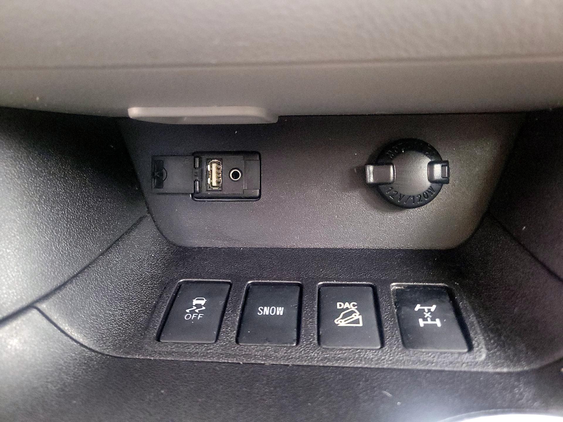 Thumbnail: 2016 Toyota Highlander - 18