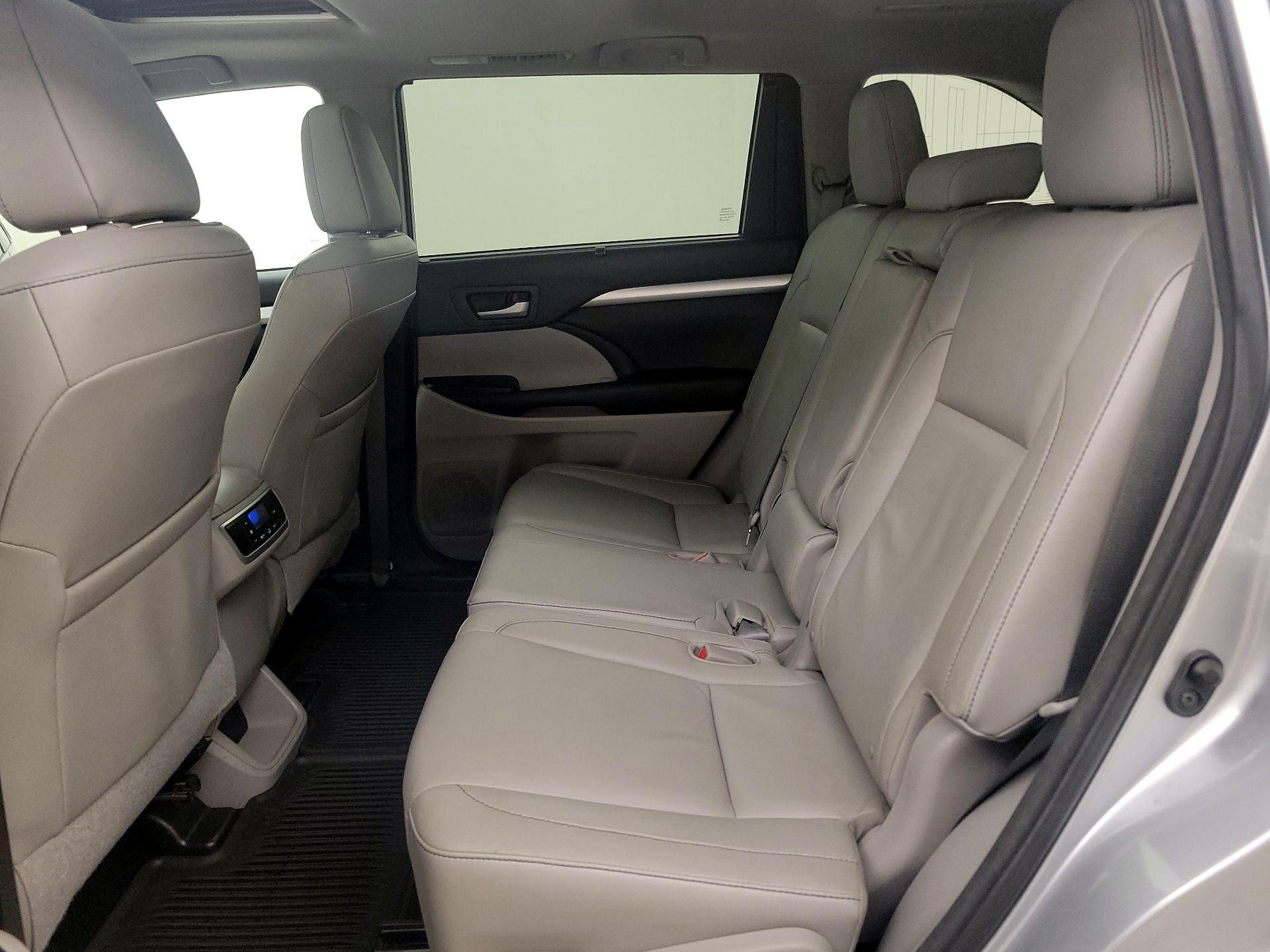 Thumbnail: 2016 Toyota Highlander - 20