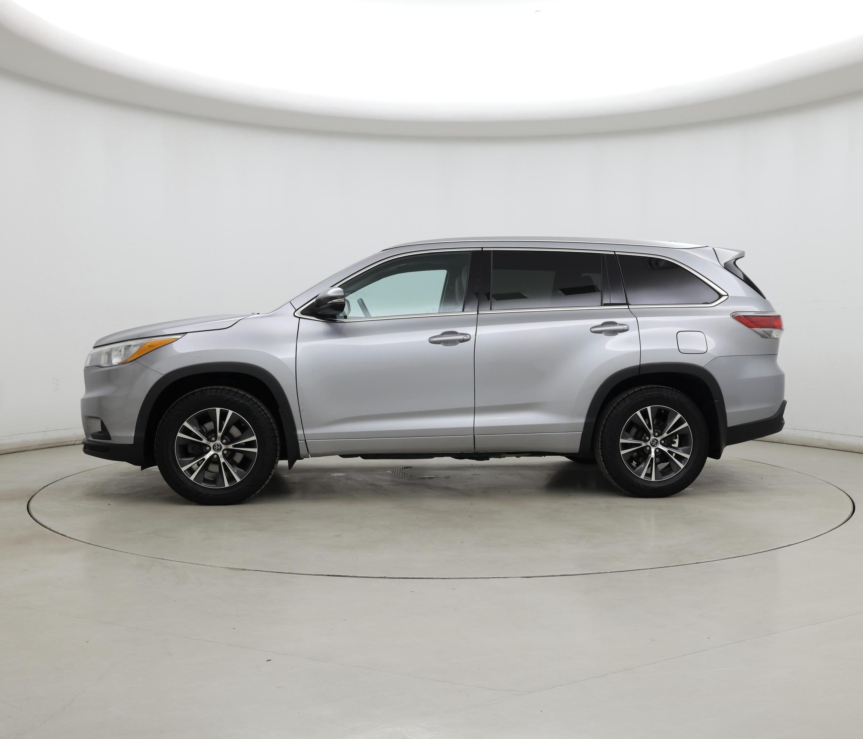 Thumbnail: 2016 Toyota Highlander - 3