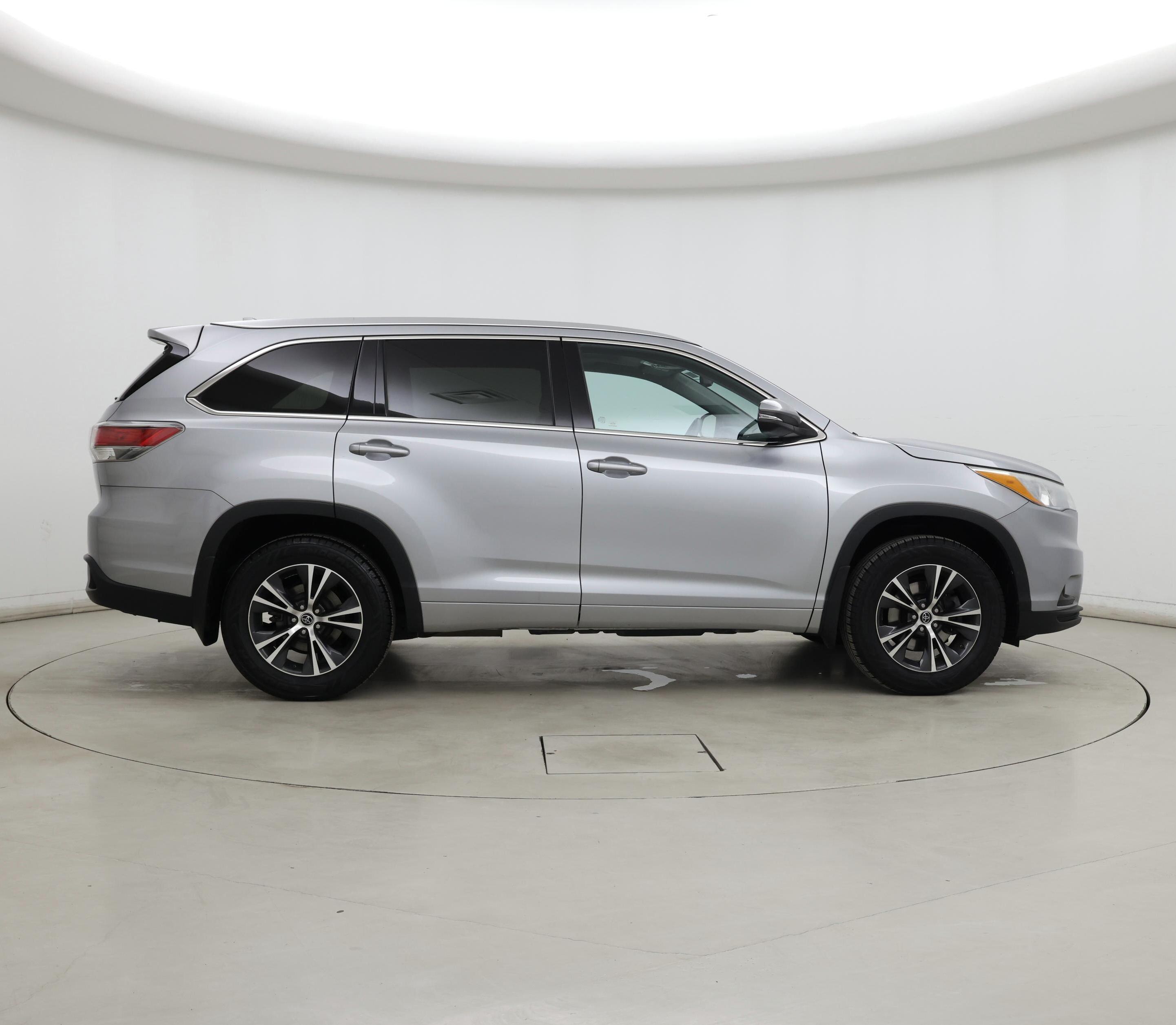 Thumbnail: 2016 Toyota Highlander - 7