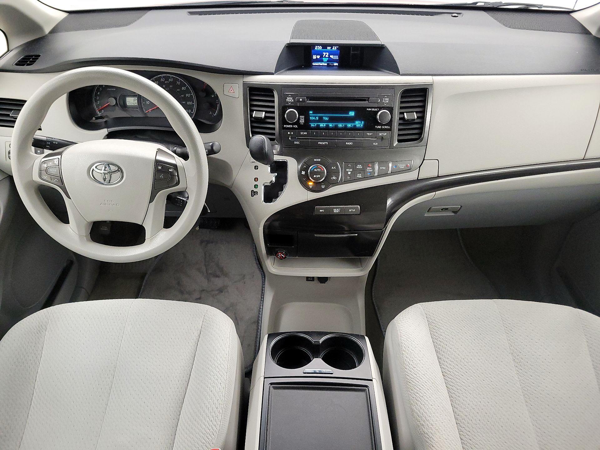 Thumbnail: 2014 Toyota Sienna - 9