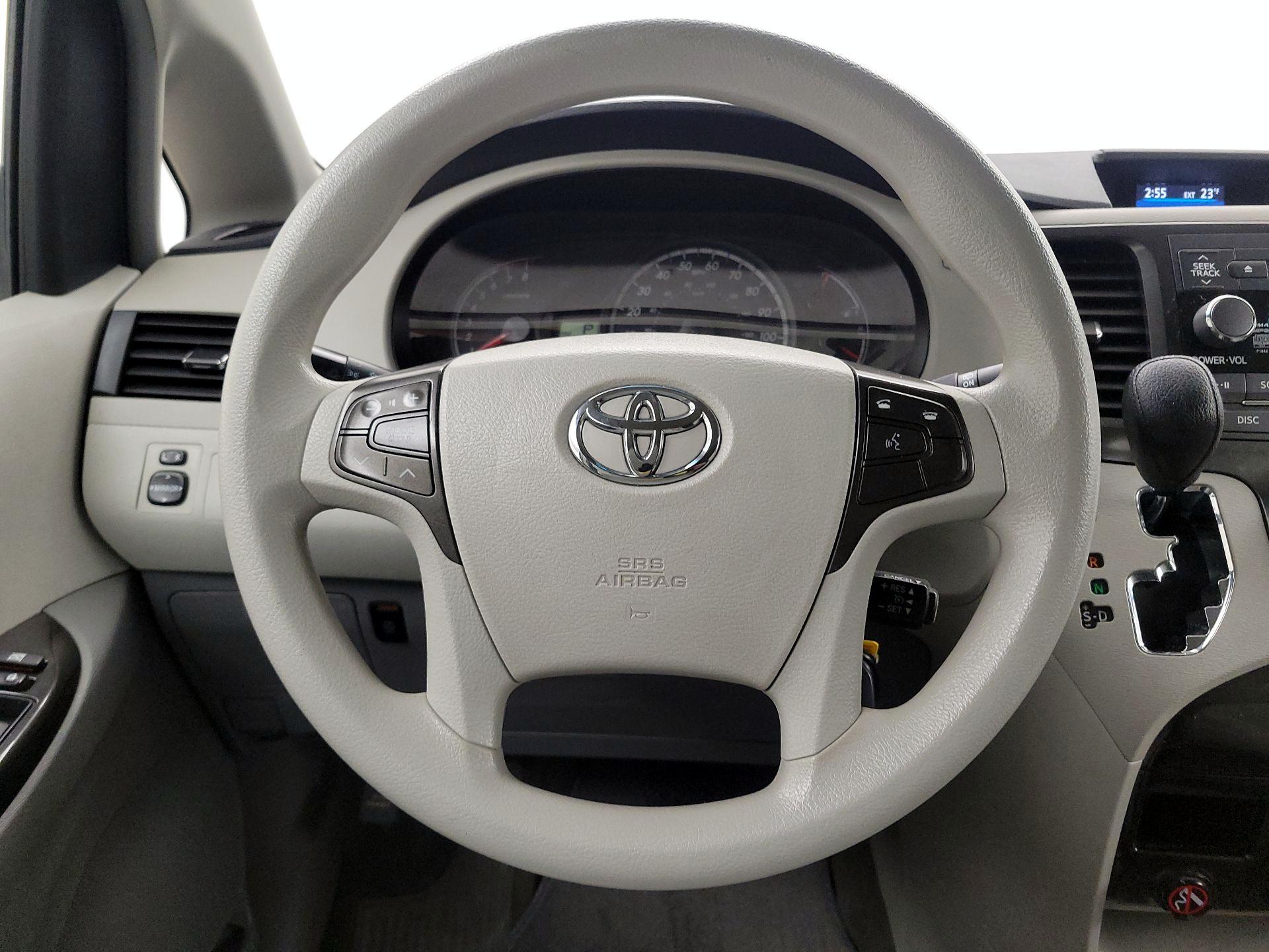 Thumbnail: 2014 Toyota Sienna - 10