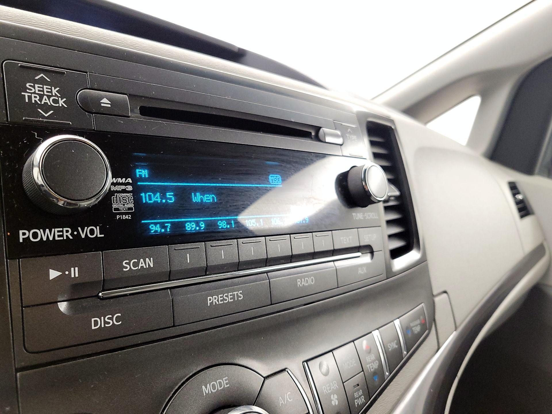 Thumbnail: 2014 Toyota Sienna - 15