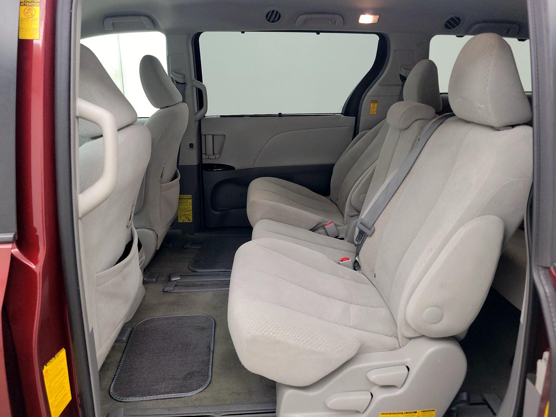 Thumbnail: 2014 Toyota Sienna - 18