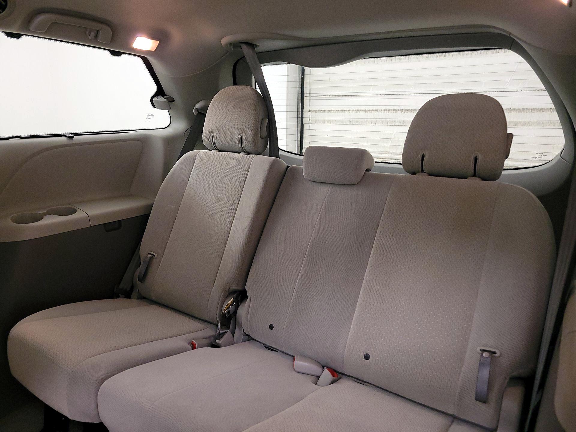 Thumbnail: 2014 Toyota Sienna - 19