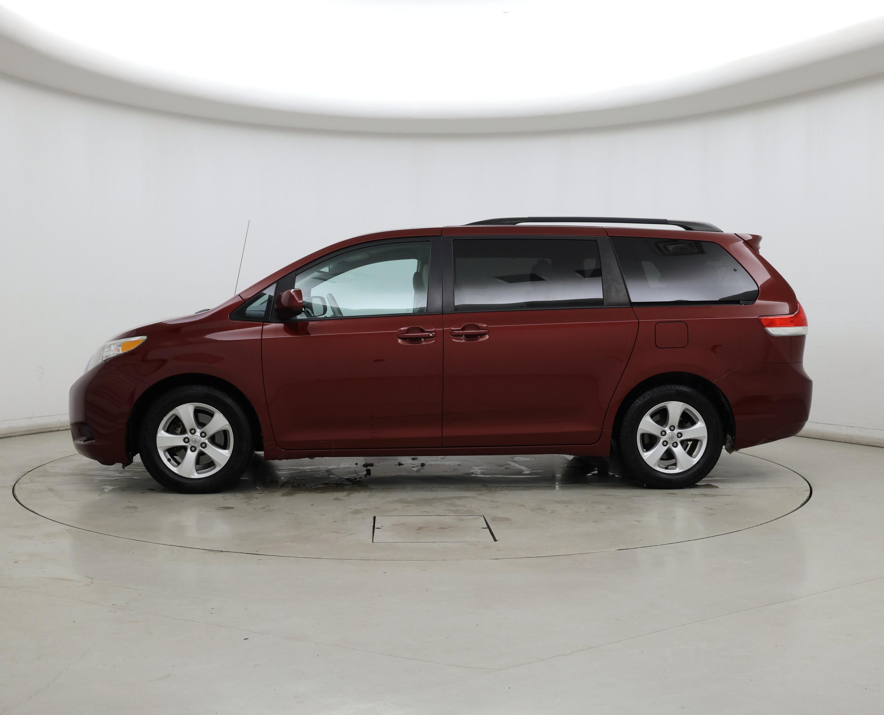 Thumbnail: 2014 Toyota Sienna - 3
