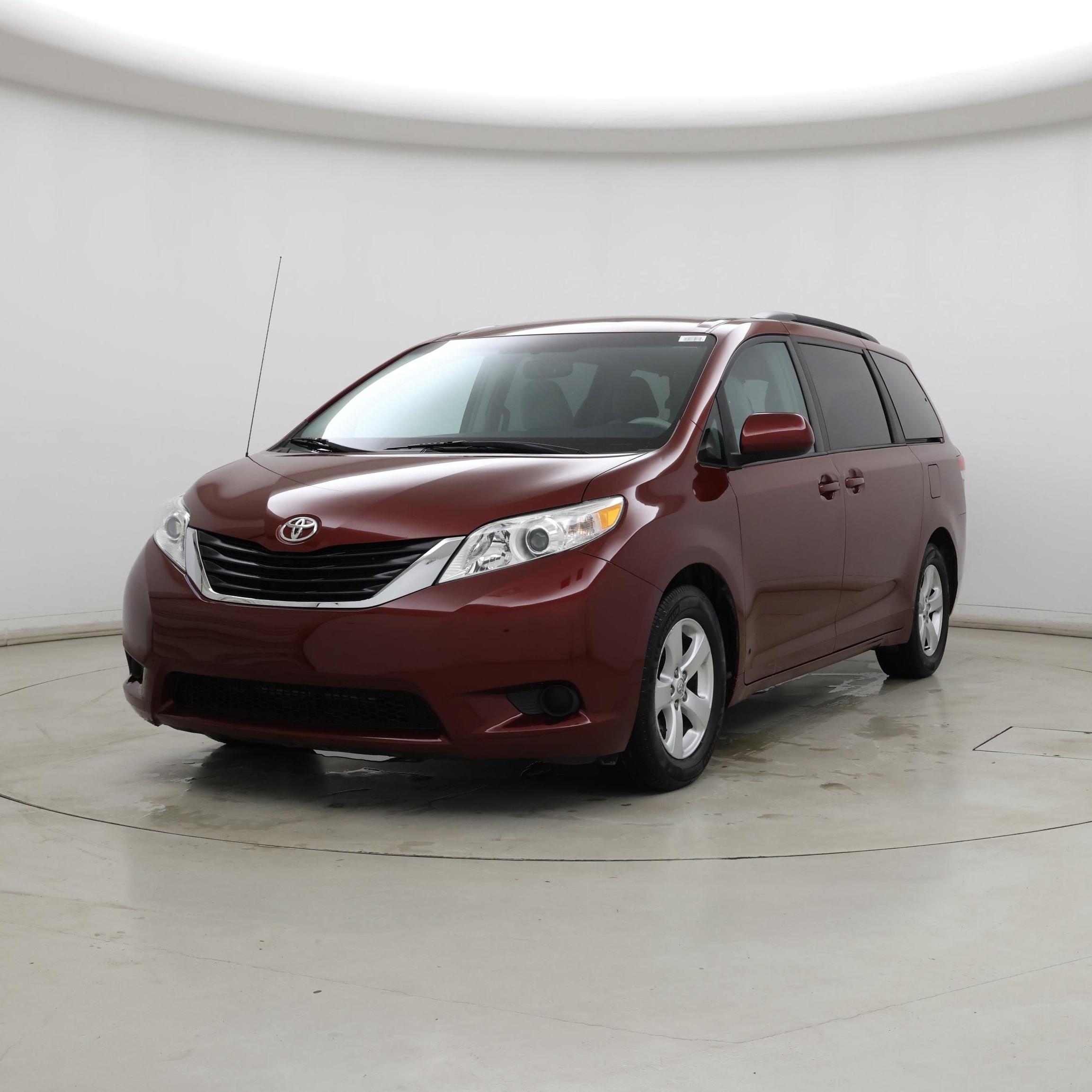 Thumbnail: 2014 Toyota Sienna - 4