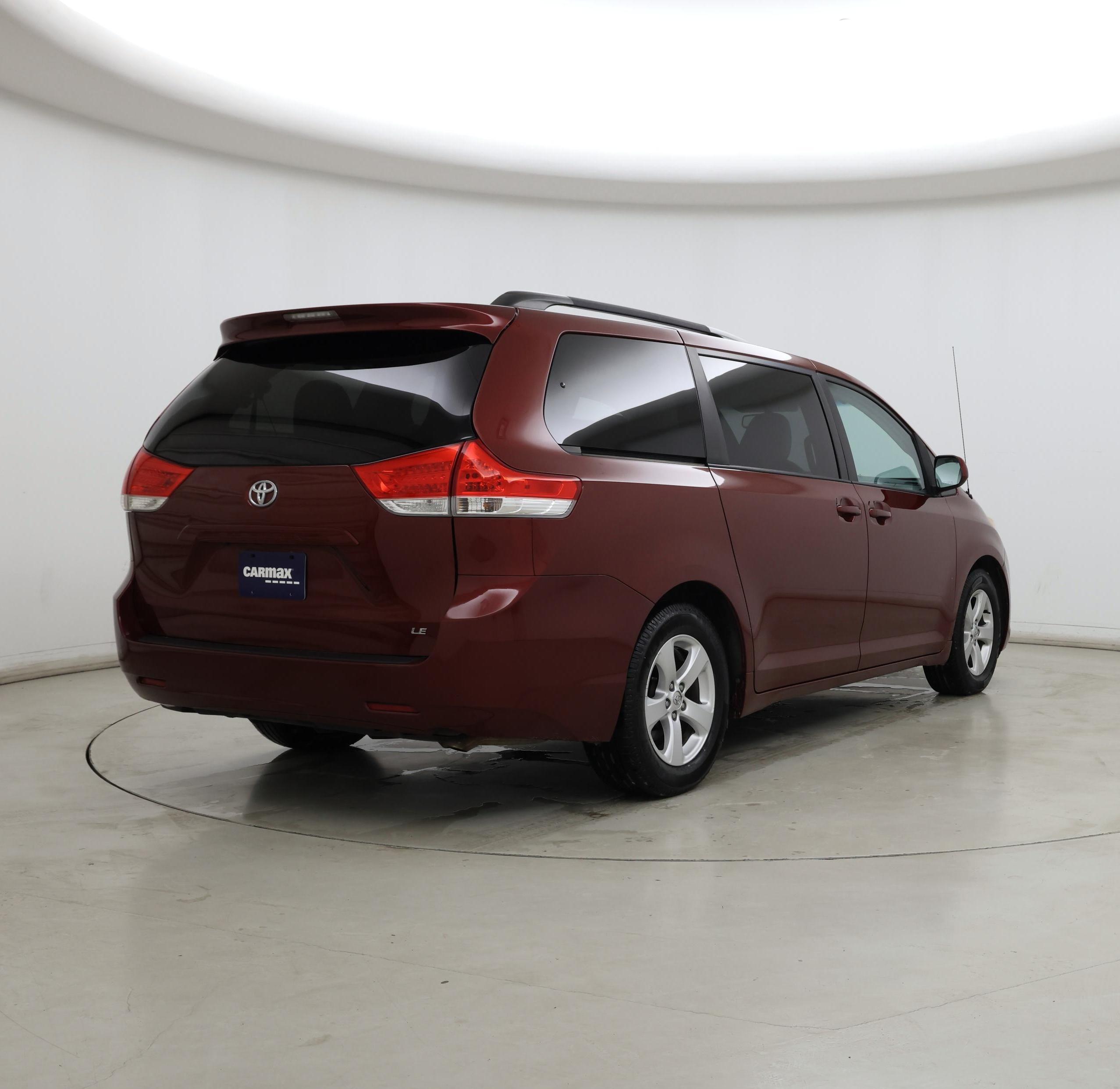 Thumbnail: 2014 Toyota Sienna - 8