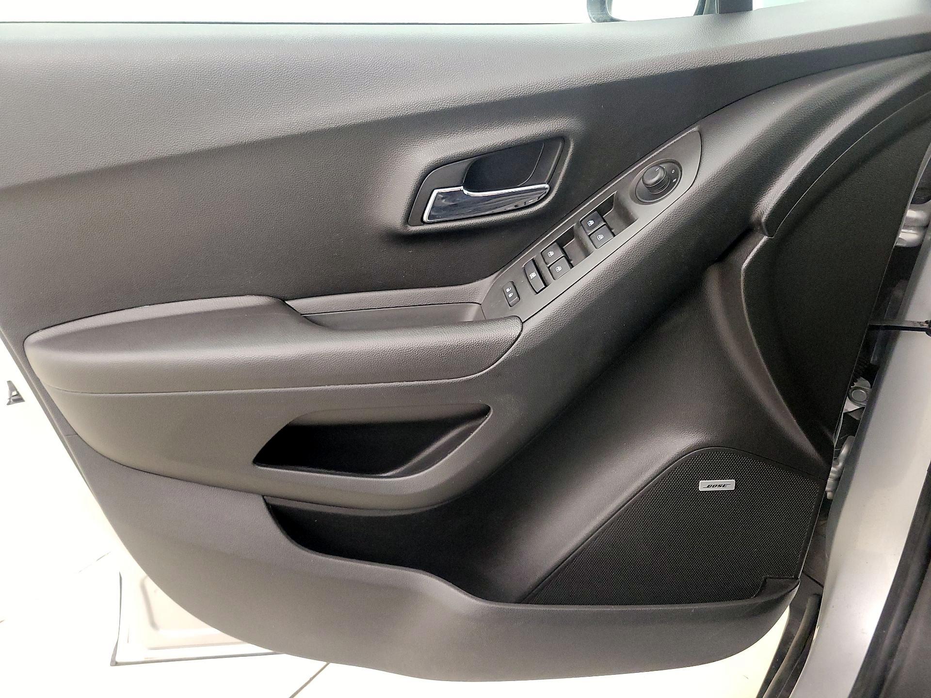 Thumbnail: 2016 Chevrolet Trax - 12