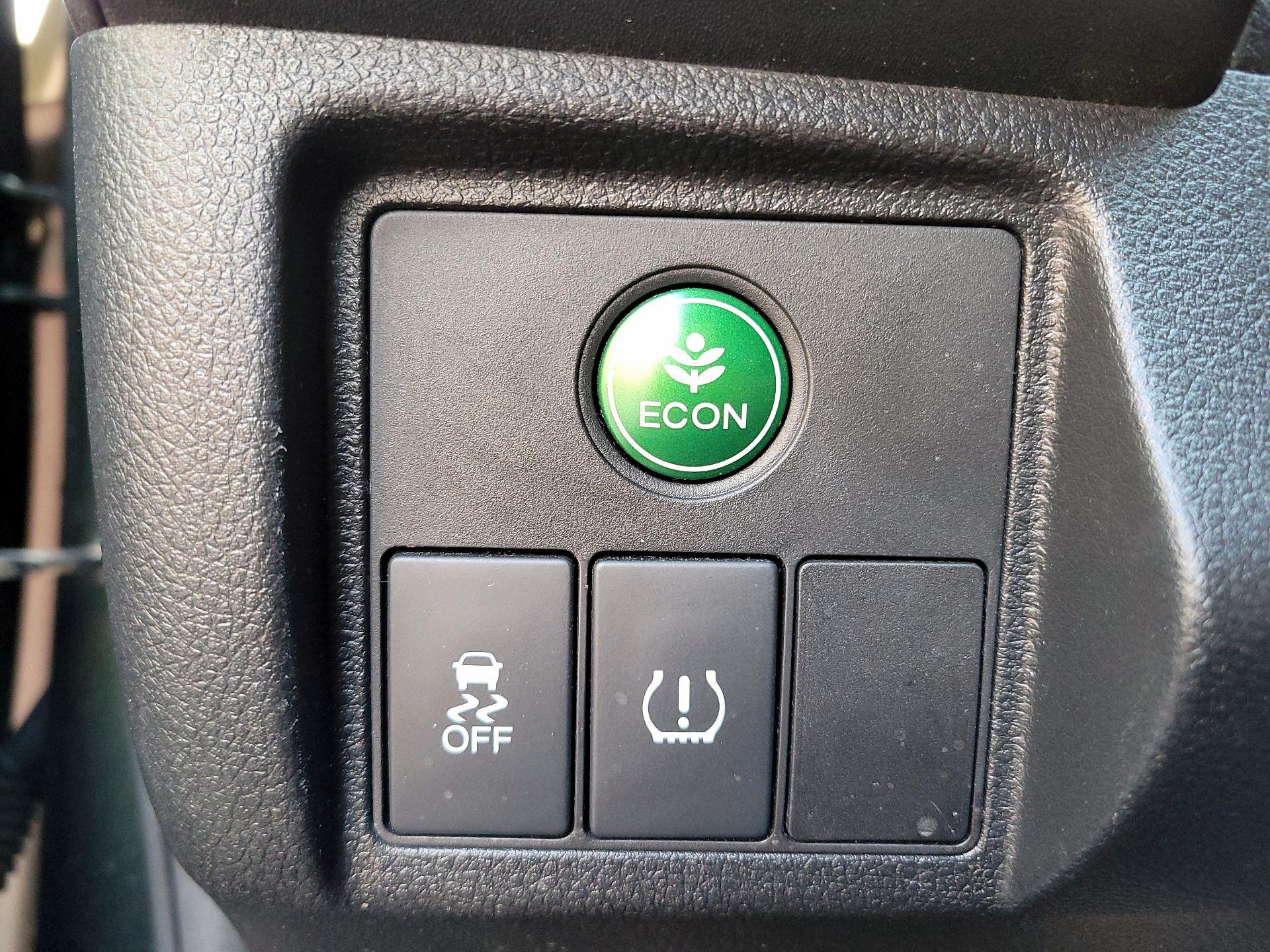 Thumbnail: 2016 Honda HR-V - 11