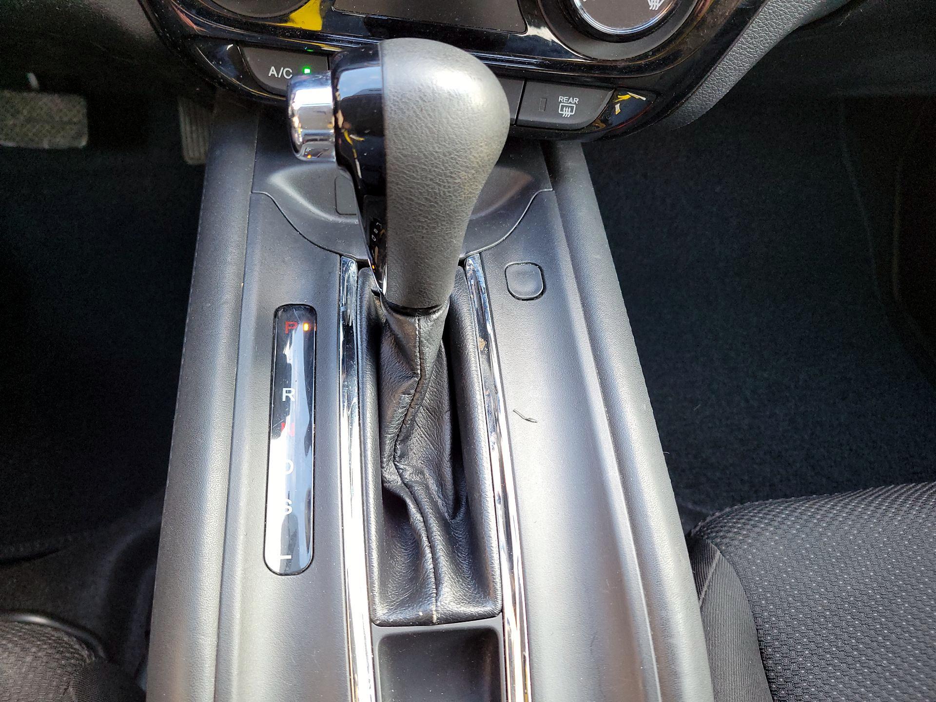 Thumbnail: 2016 Honda HR-V - 15