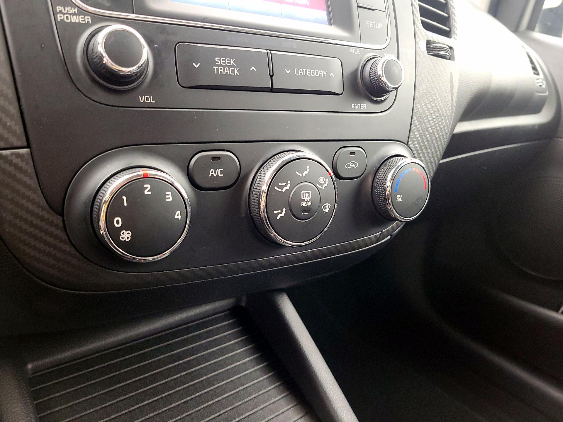 Thumbnail: 2014 Kia Forte - 16