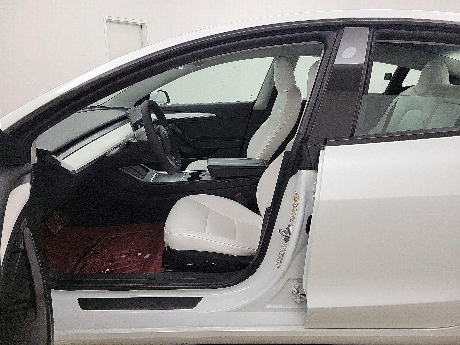 Thumbnail: 2022 Tesla Model 3 - 11