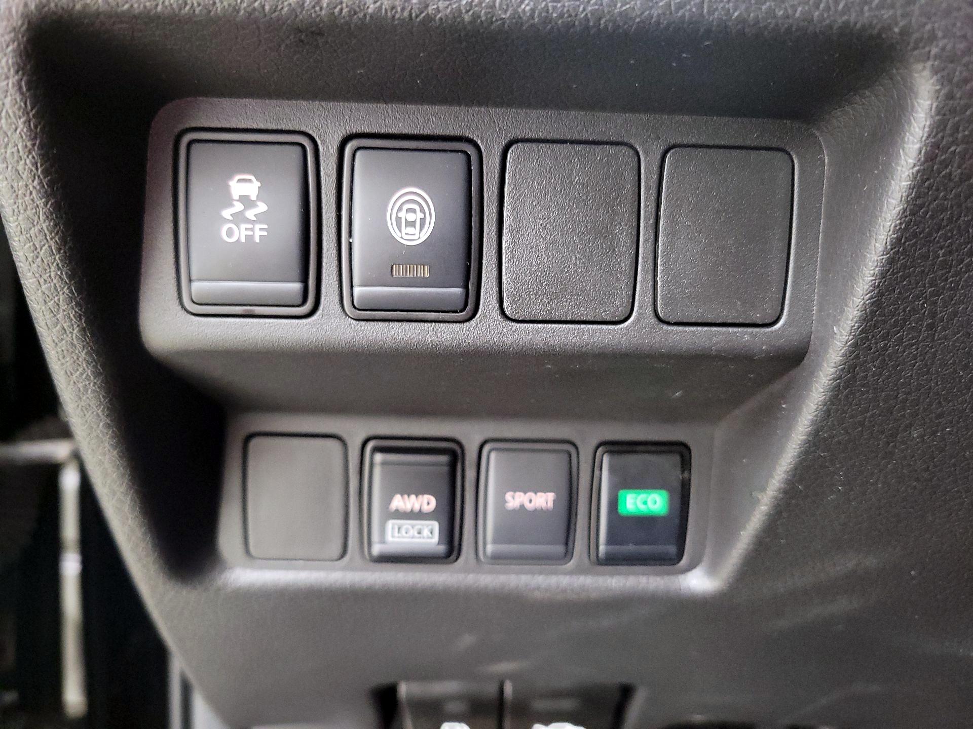 Thumbnail: 2020 Nissan Rogue Sport - 13