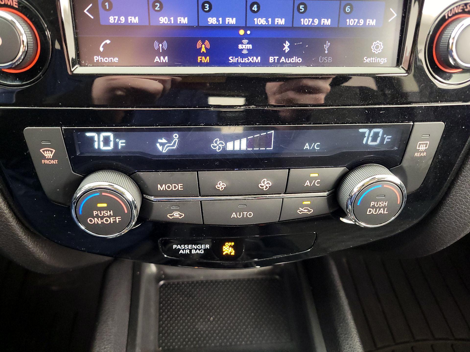 Thumbnail: 2020 Nissan Rogue Sport - 16