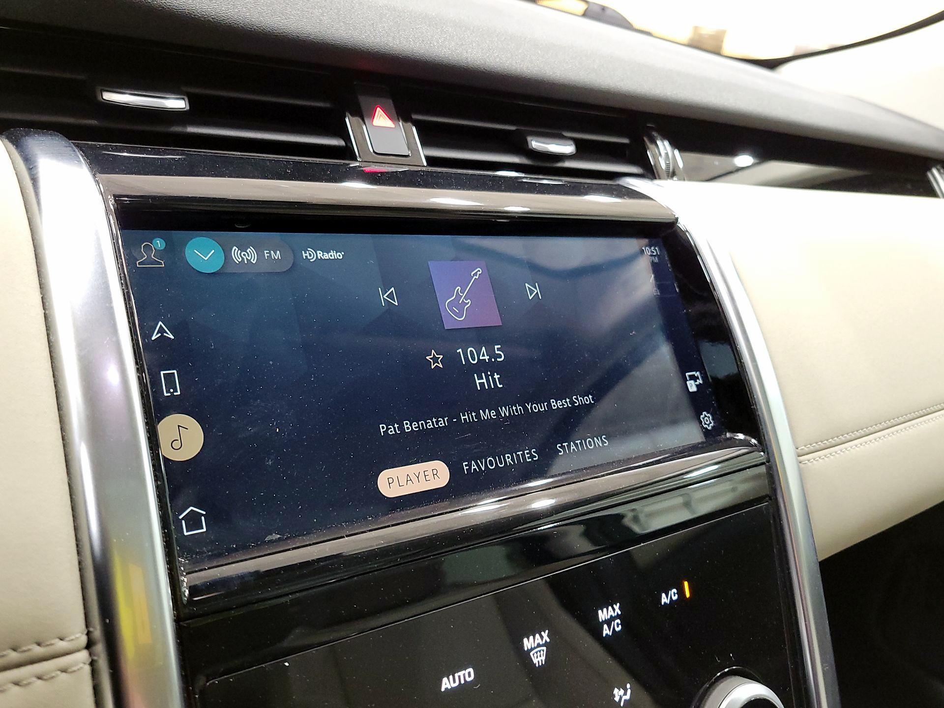 Thumbnail: 2021 Land Rover Discovery Sport - 14