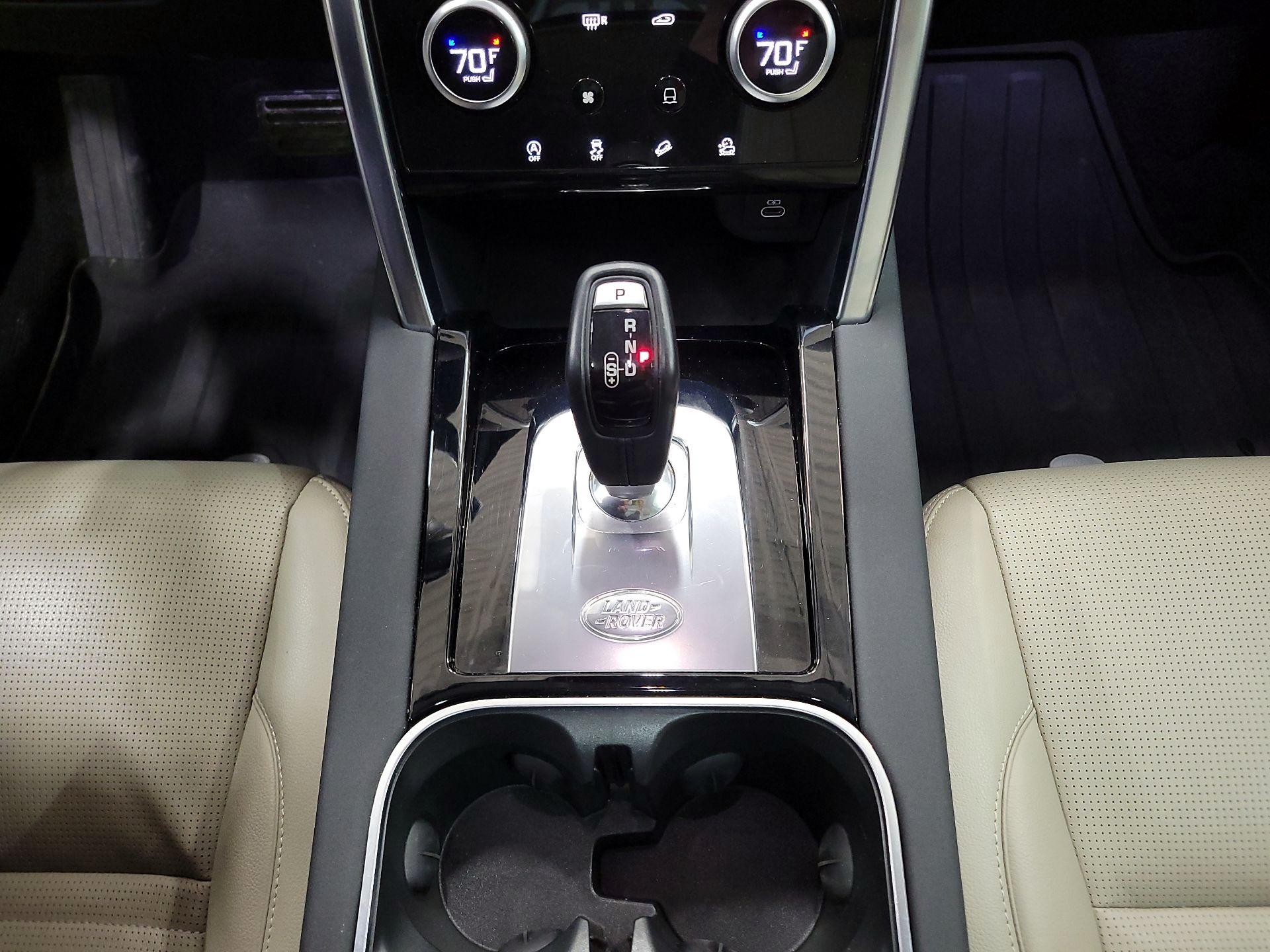 Thumbnail: 2021 Land Rover Discovery Sport - 16