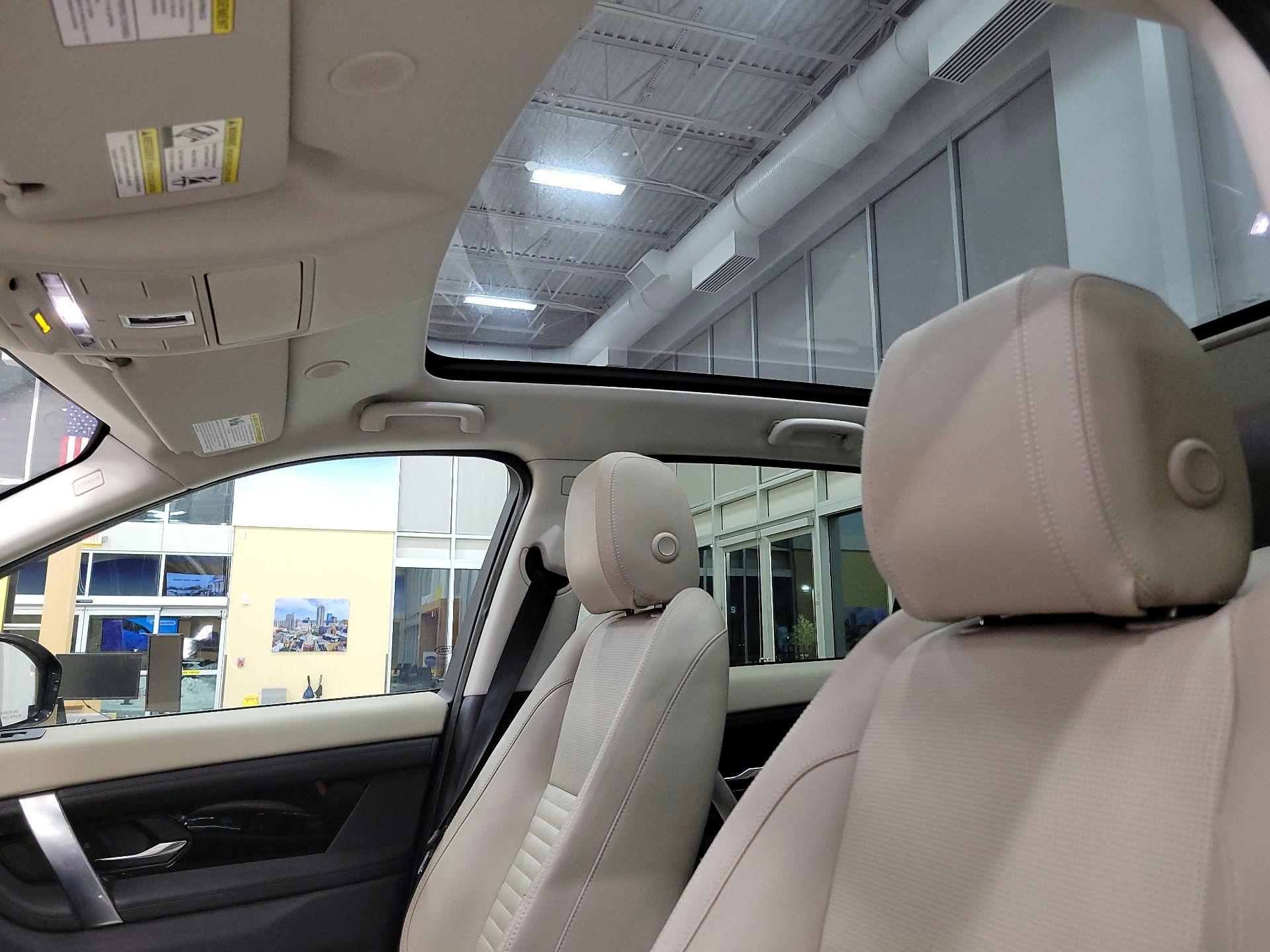 Thumbnail: 2021 Land Rover Discovery Sport - 18