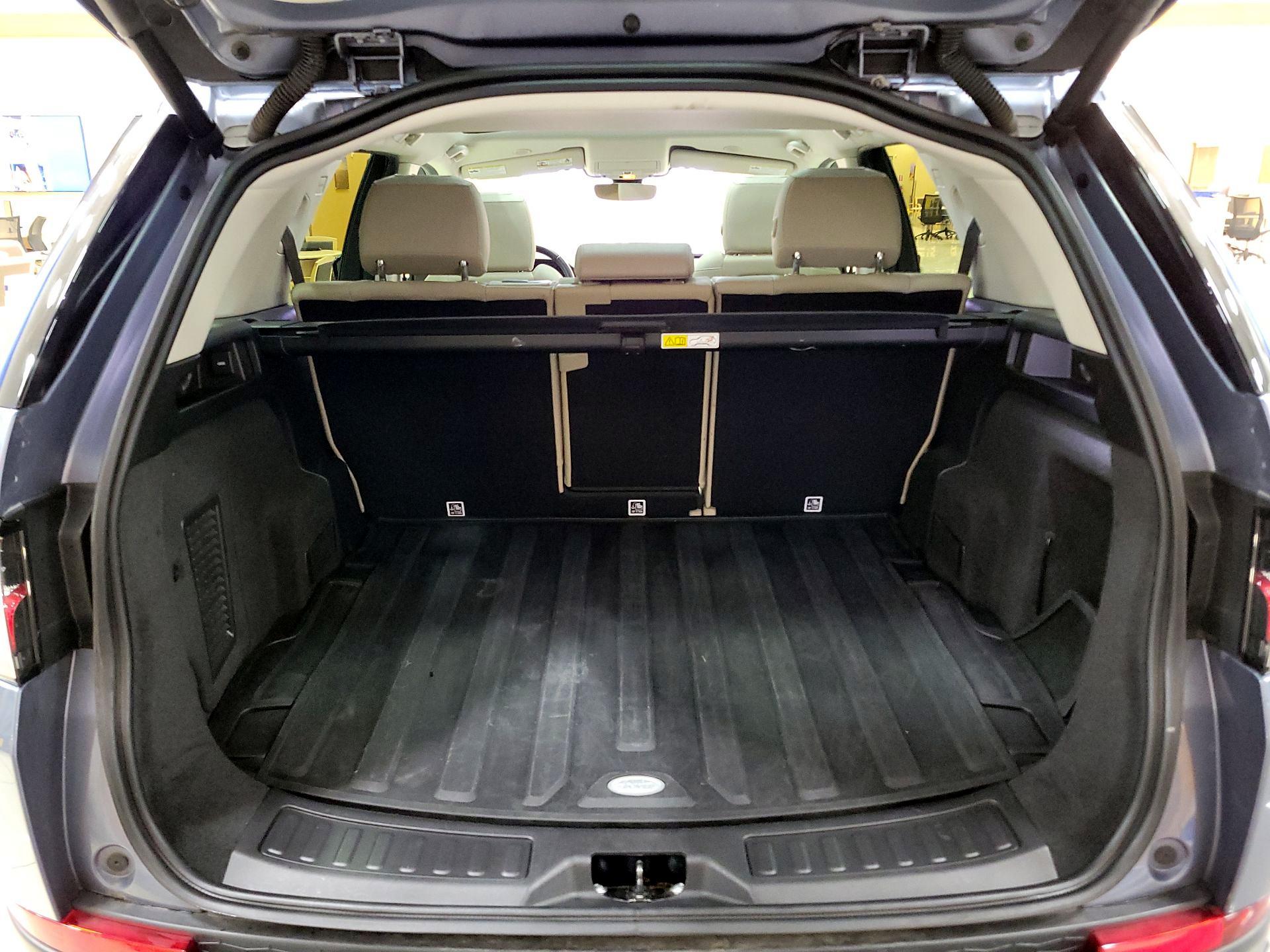 Thumbnail: 2021 Land Rover Discovery Sport - 20