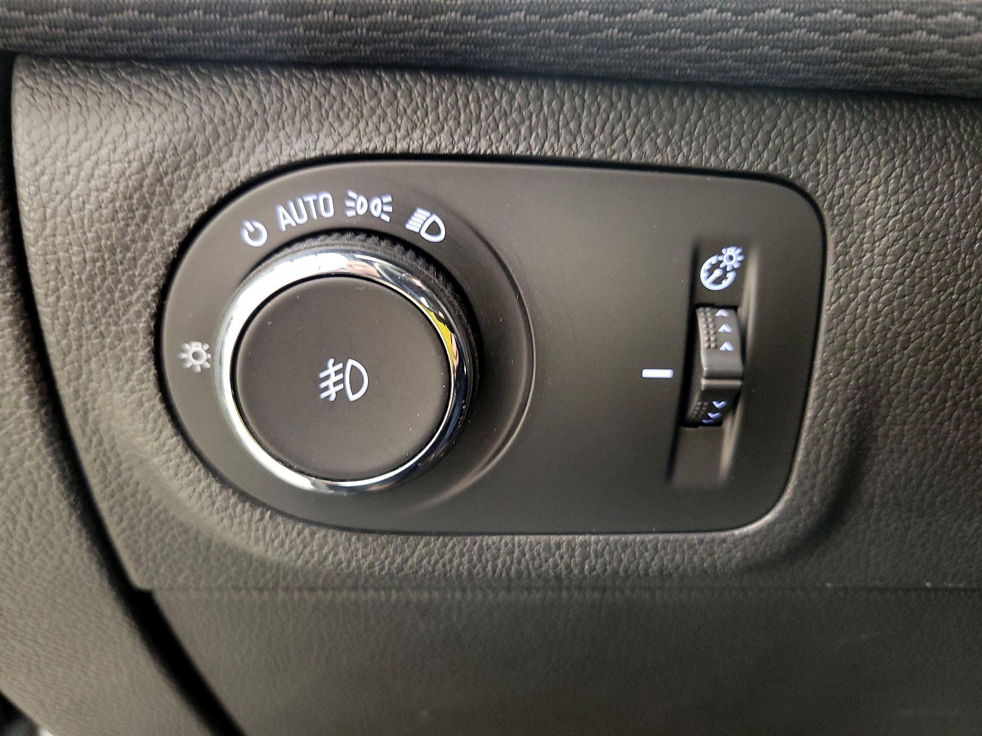 Thumbnail: 2016 Chevrolet Cruze - 13