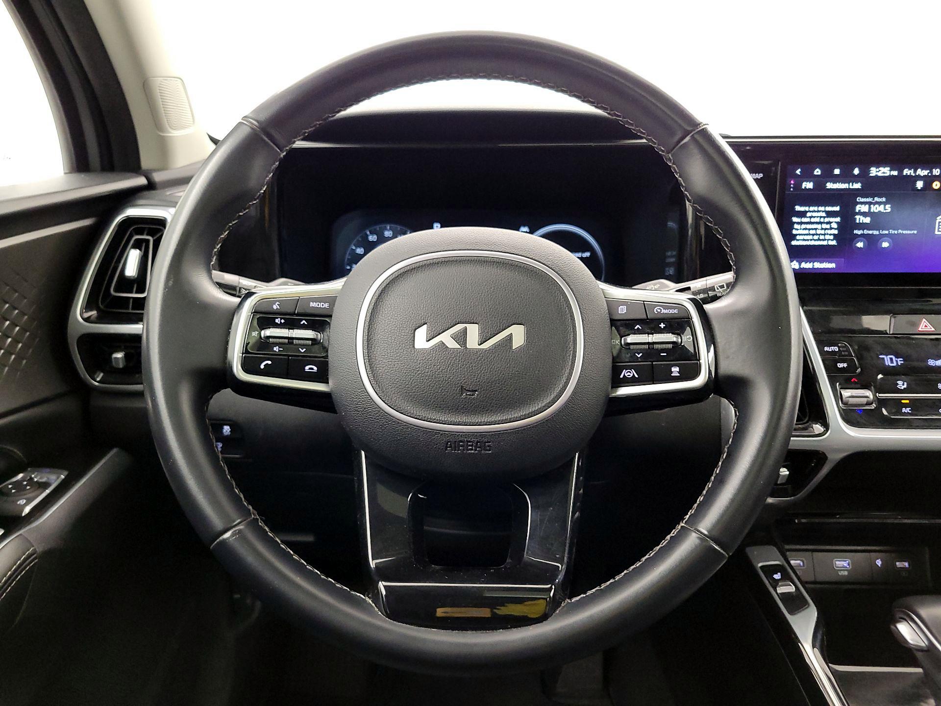 Thumbnail: 2023 Kia Sorento - 10