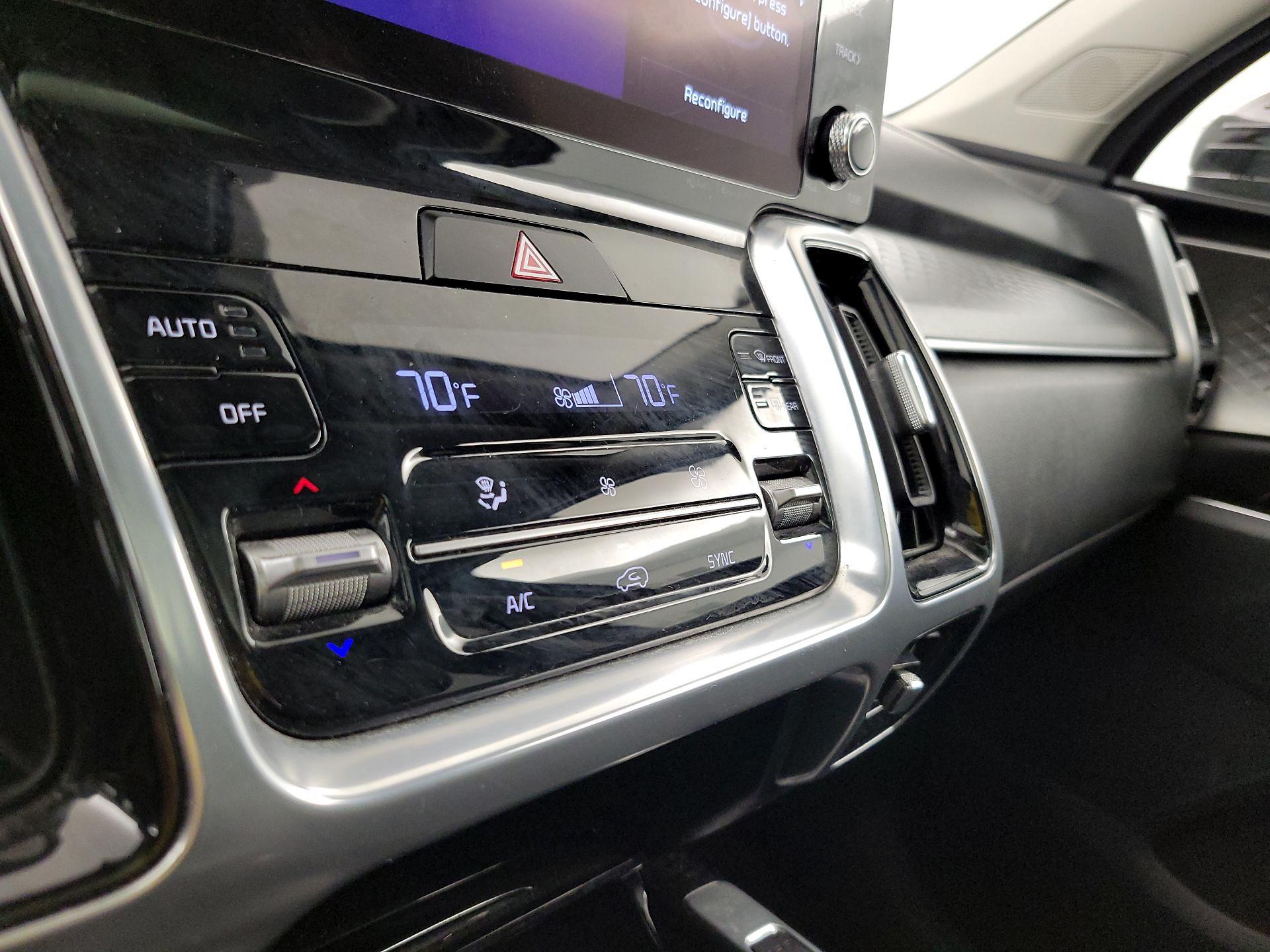 Thumbnail: 2023 Kia Sorento - 17