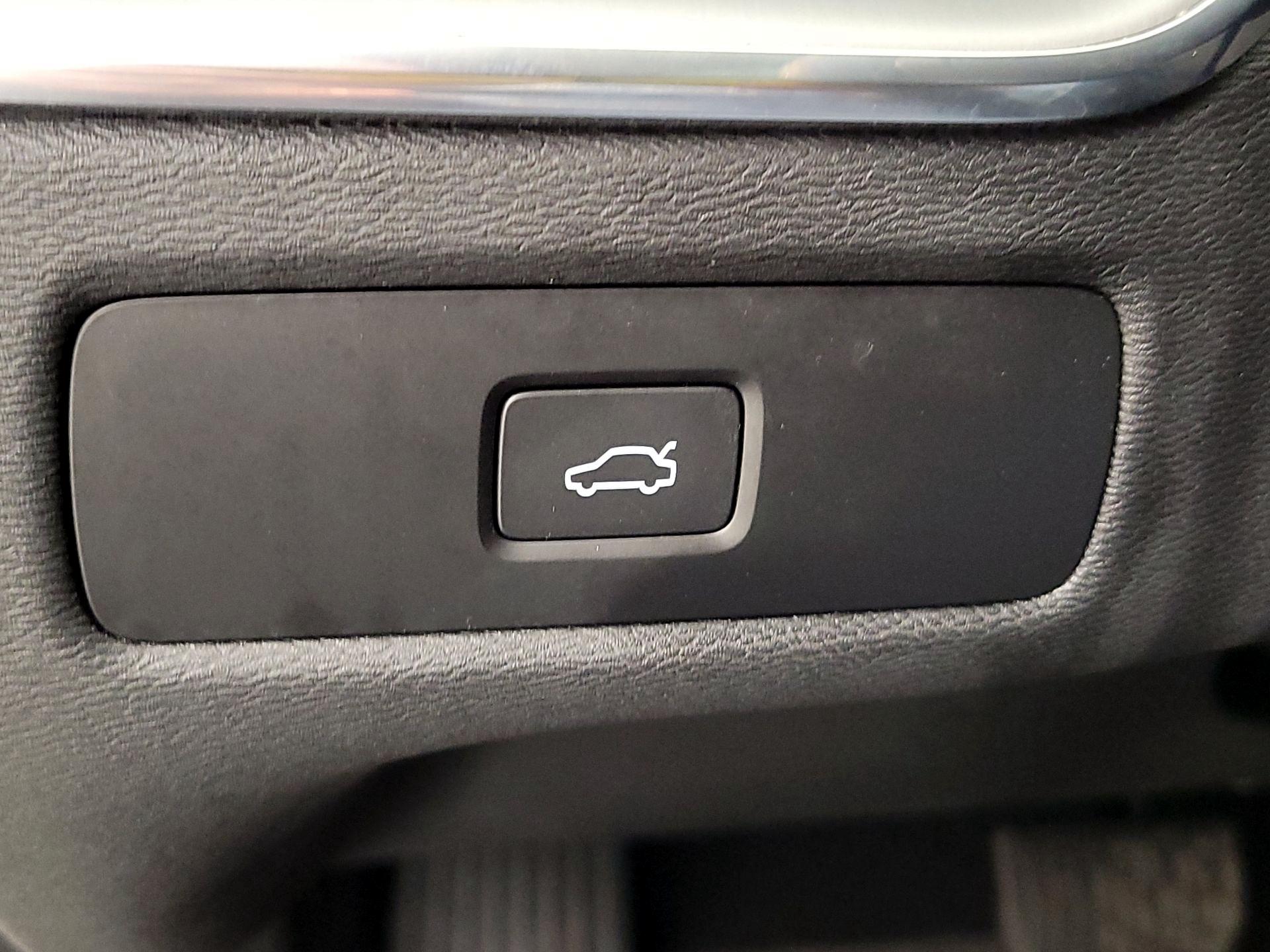 Thumbnail: 2023 Volvo XC60 - 13