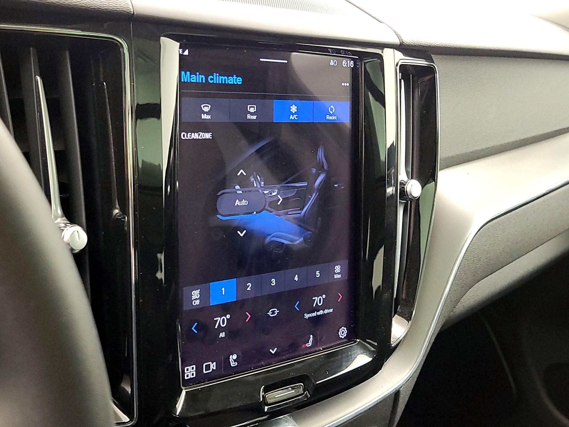 Thumbnail: 2023 Volvo XC60 - 16